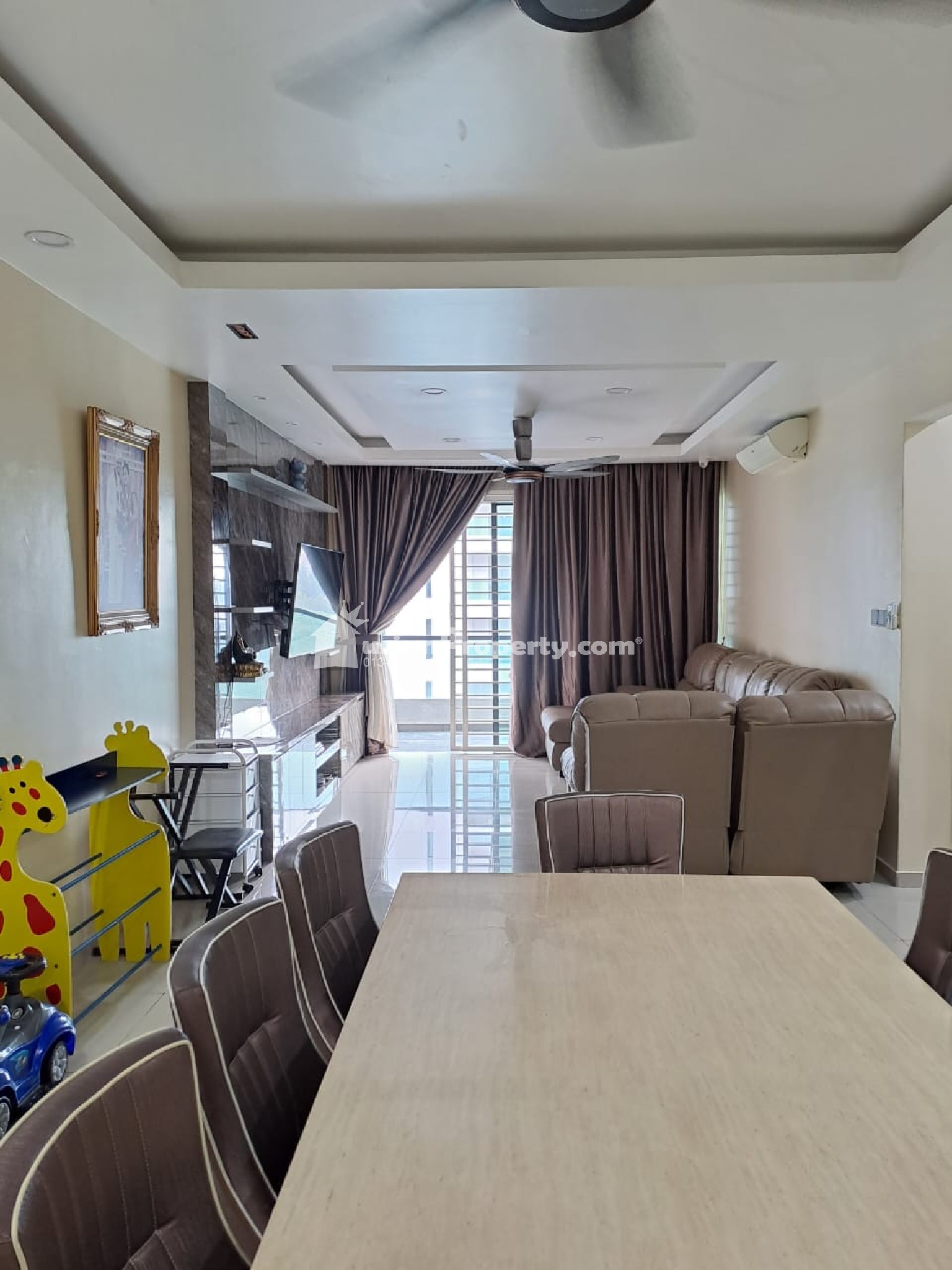 Condo For Sale at Paragon 3