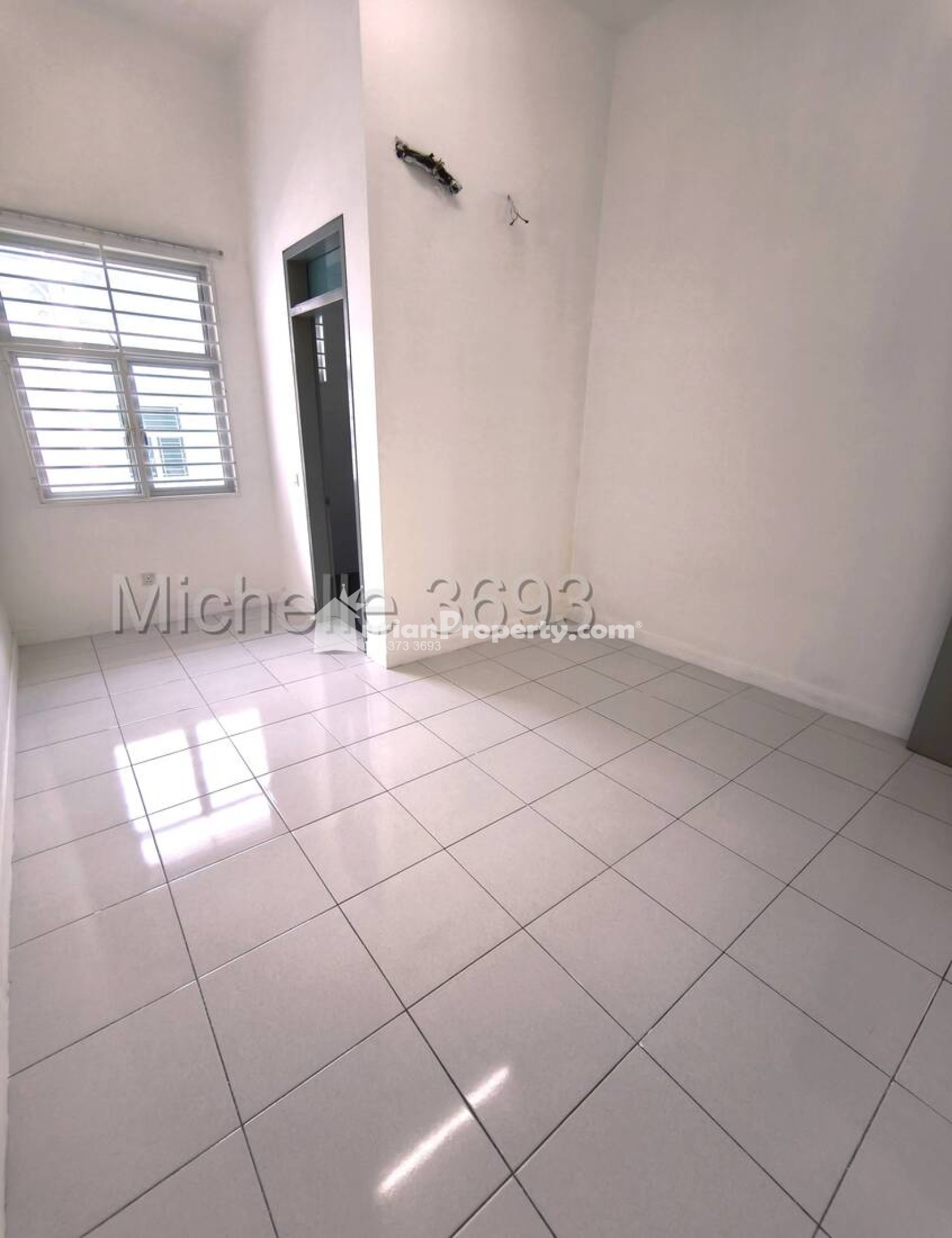 Terrace House For Sale at Chimes