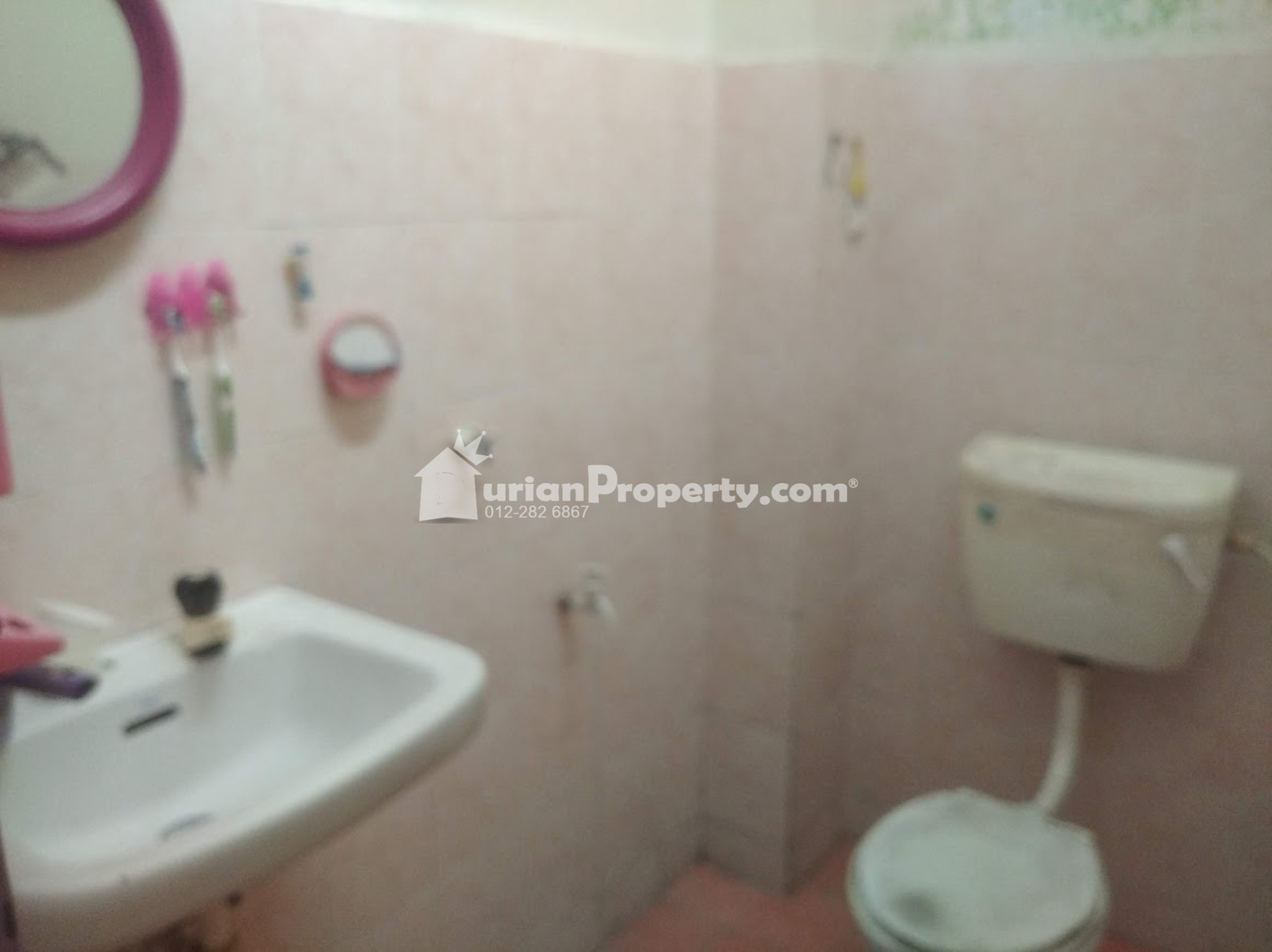 Terrace House For Rent at Kampung Pendamar