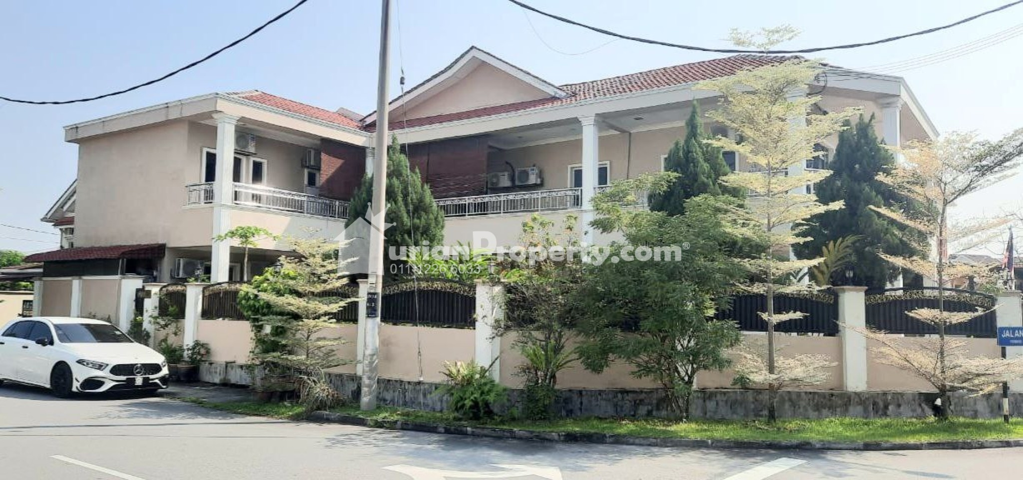 Terrace House For Sale at Section 7