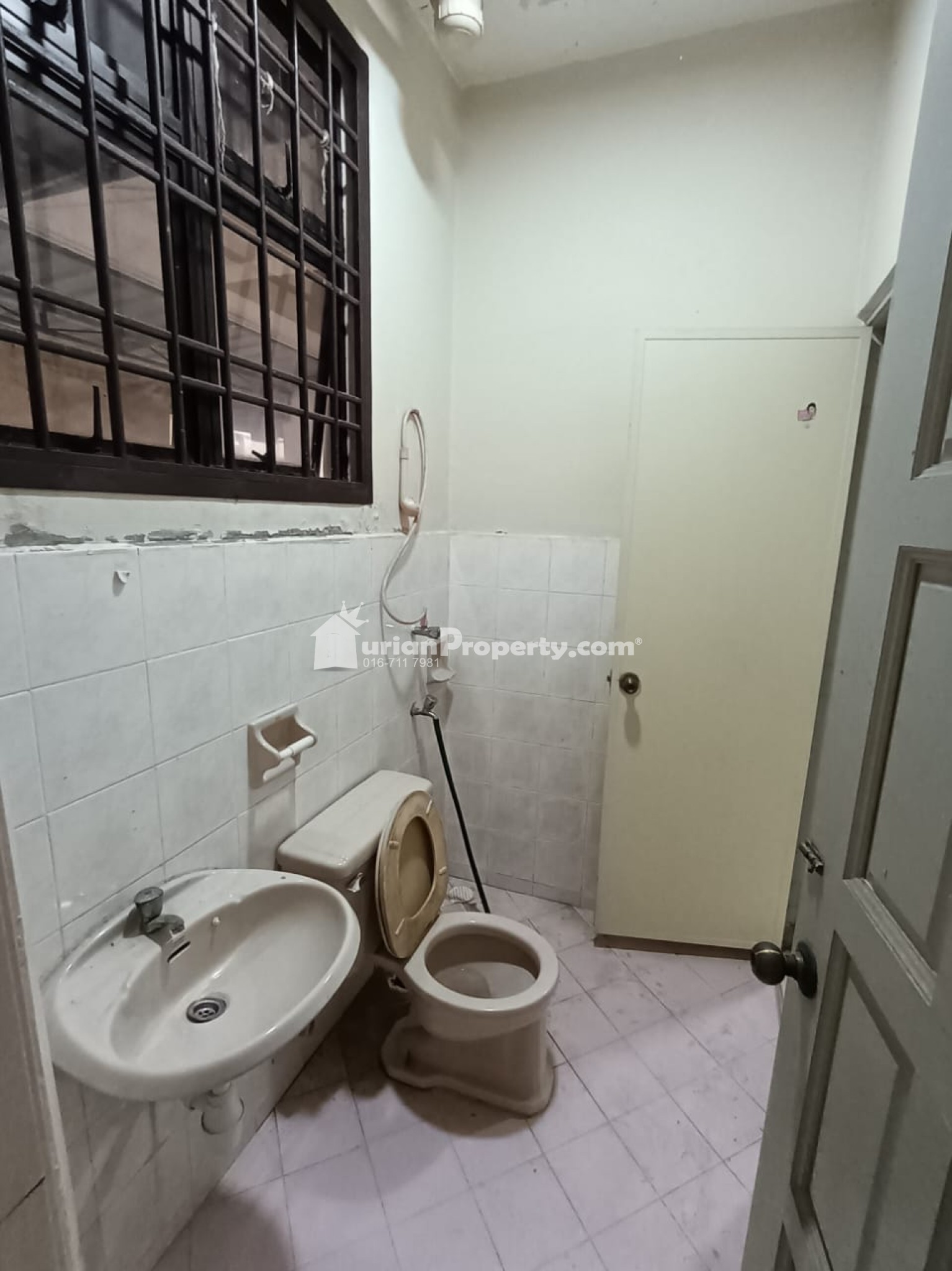 Terrace House For Rent at Taman Desa Cemerlang