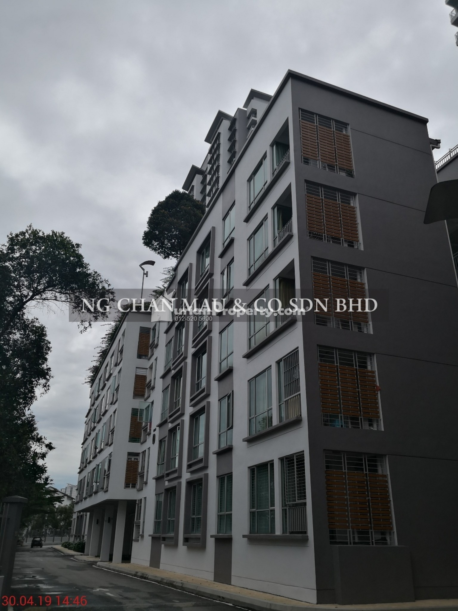 Condo For Auction at Casa Indah 2