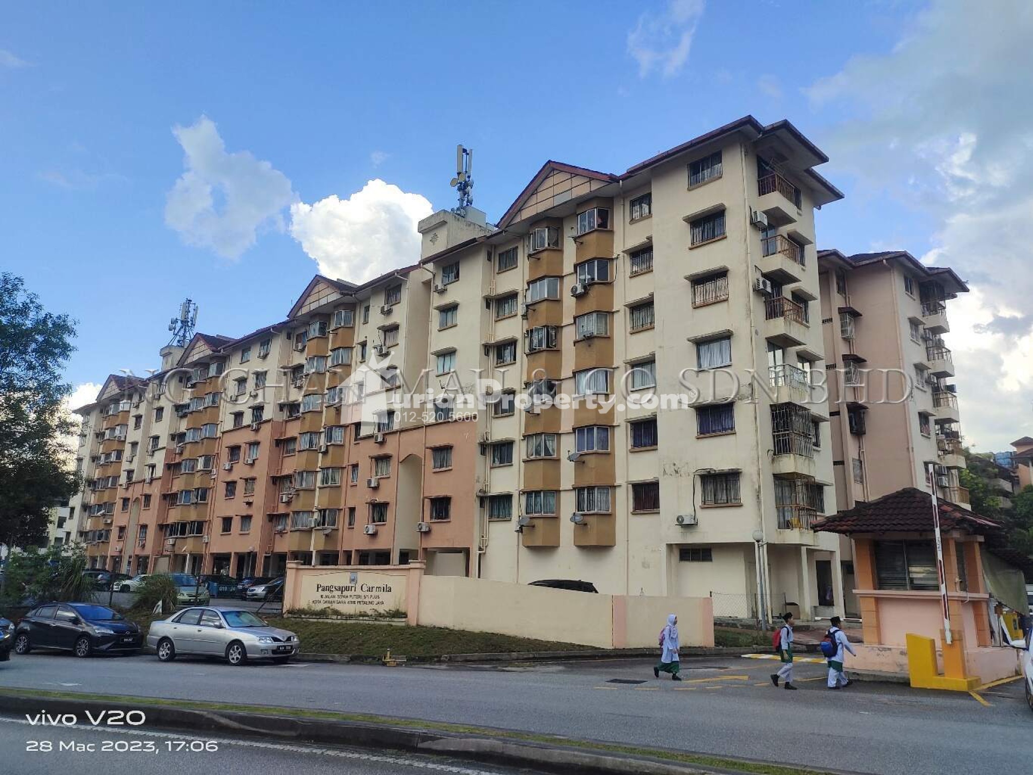 Apartment For Auction at Carmila Apartment