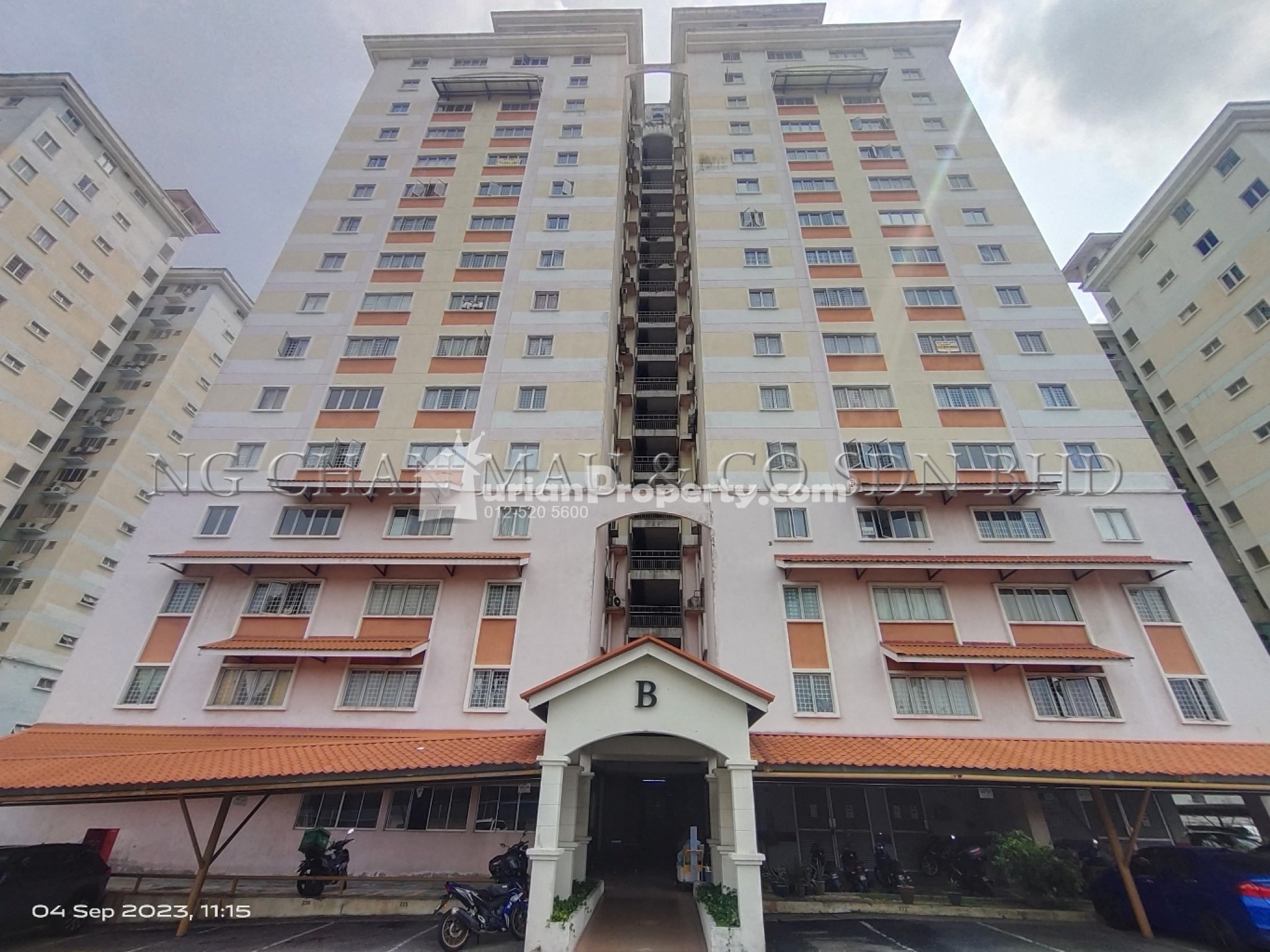 Apartment For Auction at Vista Prima