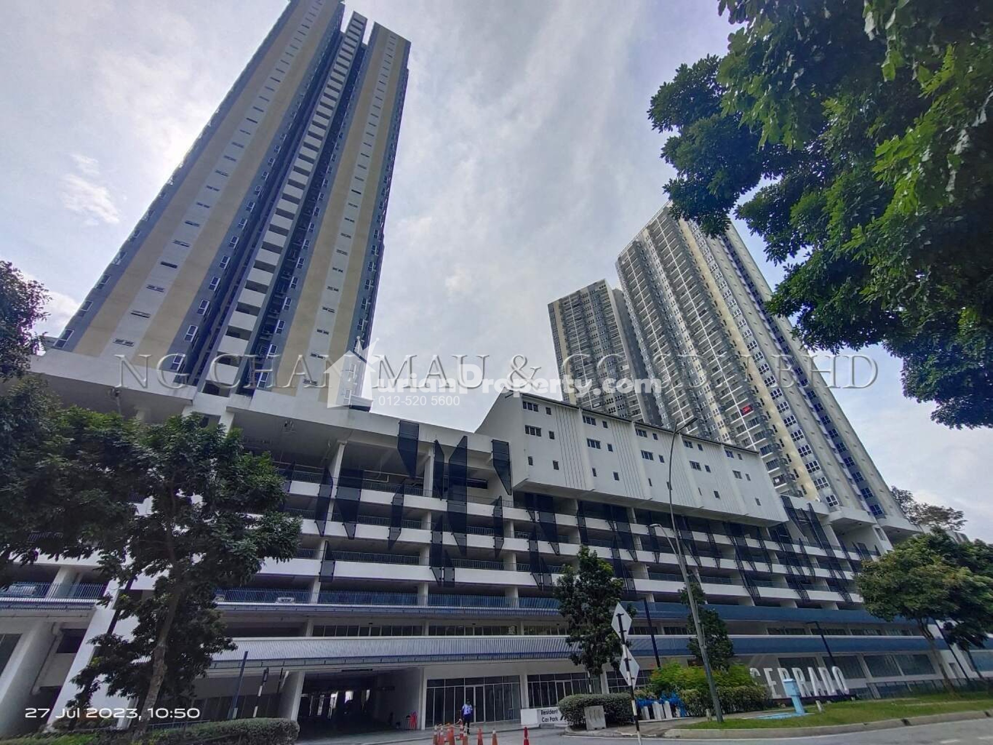 Apartment For Auction at Cerrado Residence