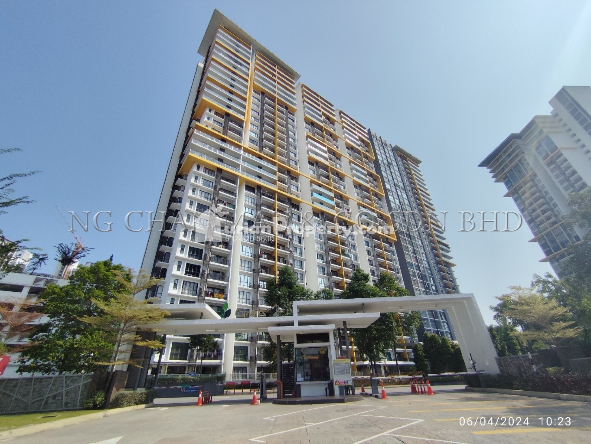 Condo For Auction at Oasis 2 Residence