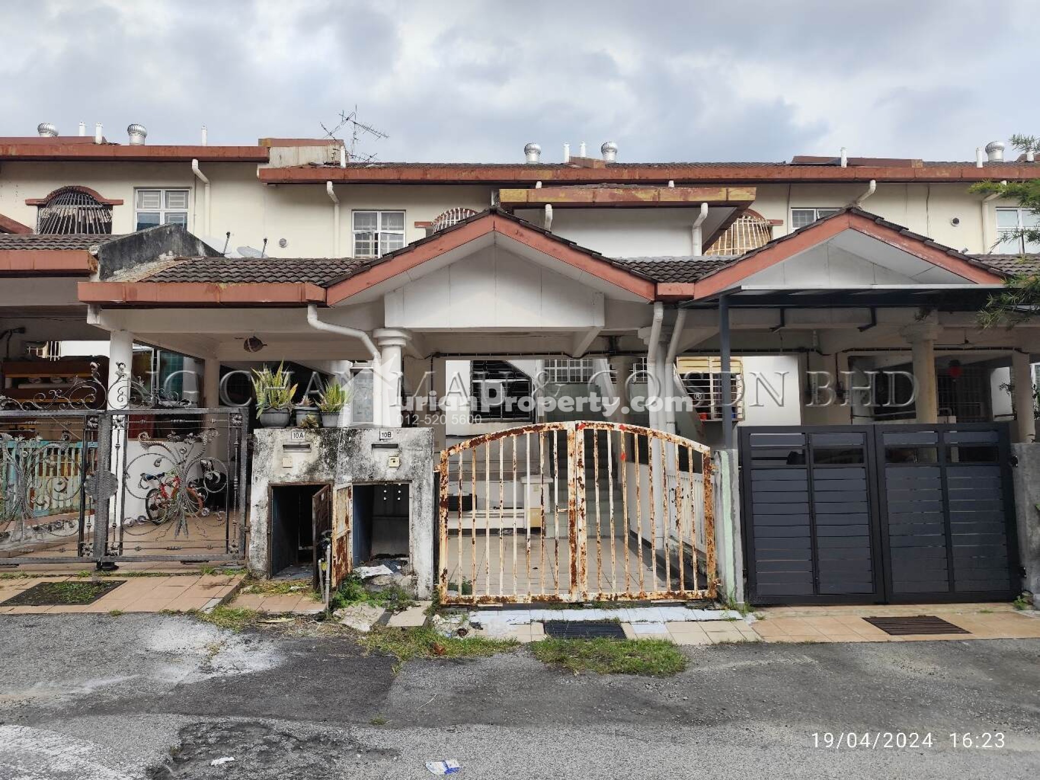 Terrace House For Auction at Taman Lagenda Mas