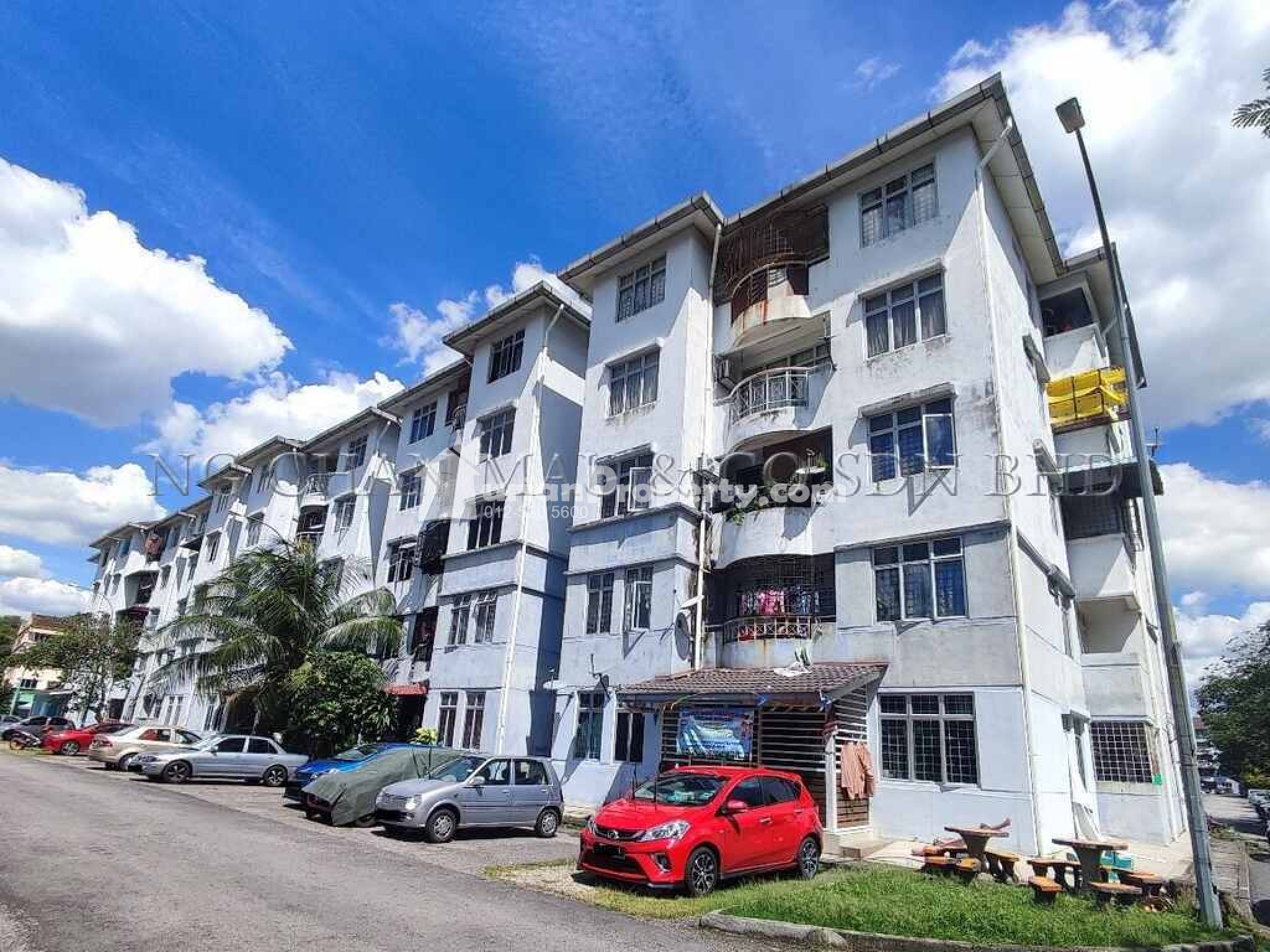 Apartment For Auction at Kiambang Apartment