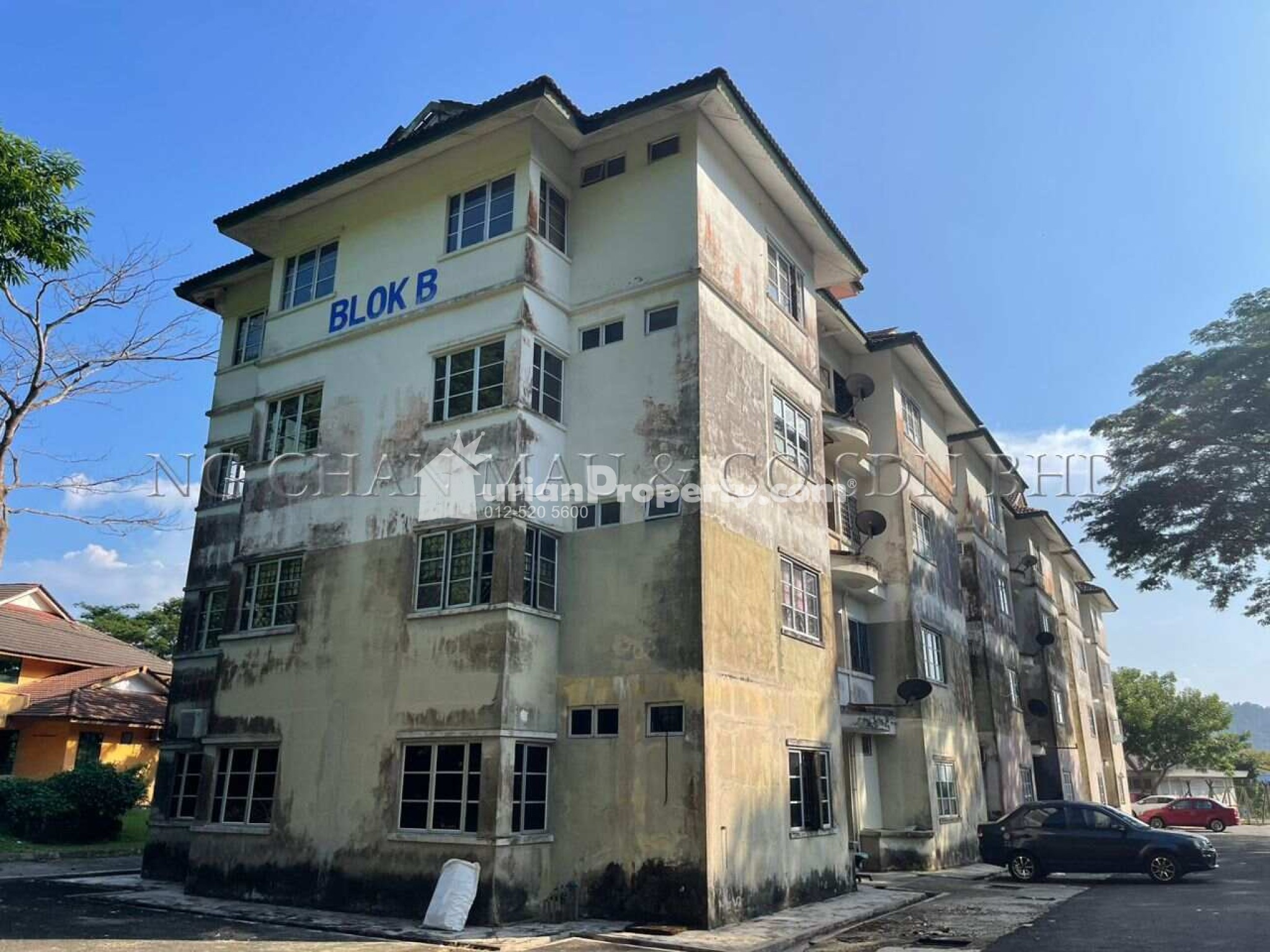 Apartment For Auction at Pusat Komersial Semambu