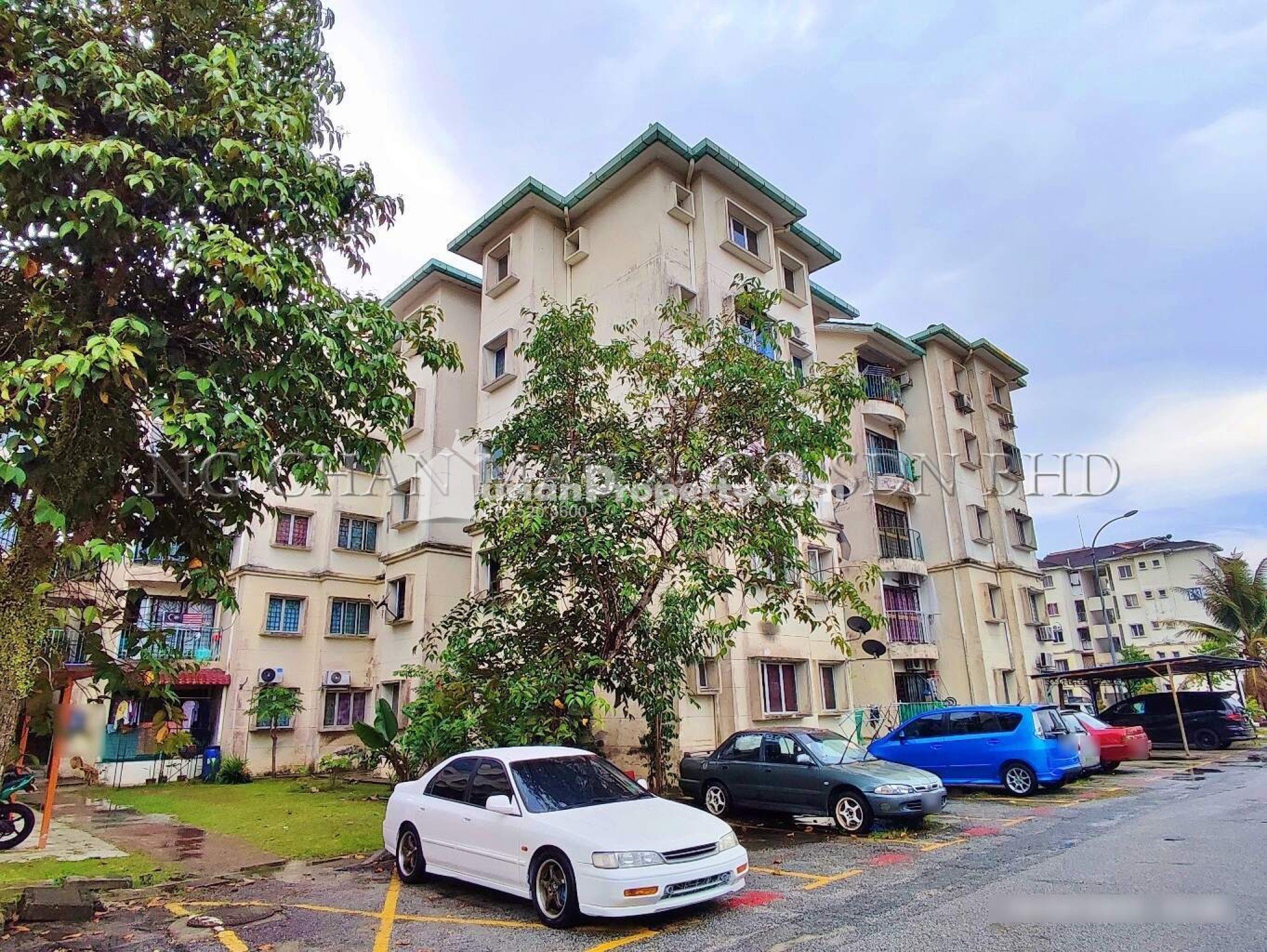 Apartment For Auction at Birchwood Court
