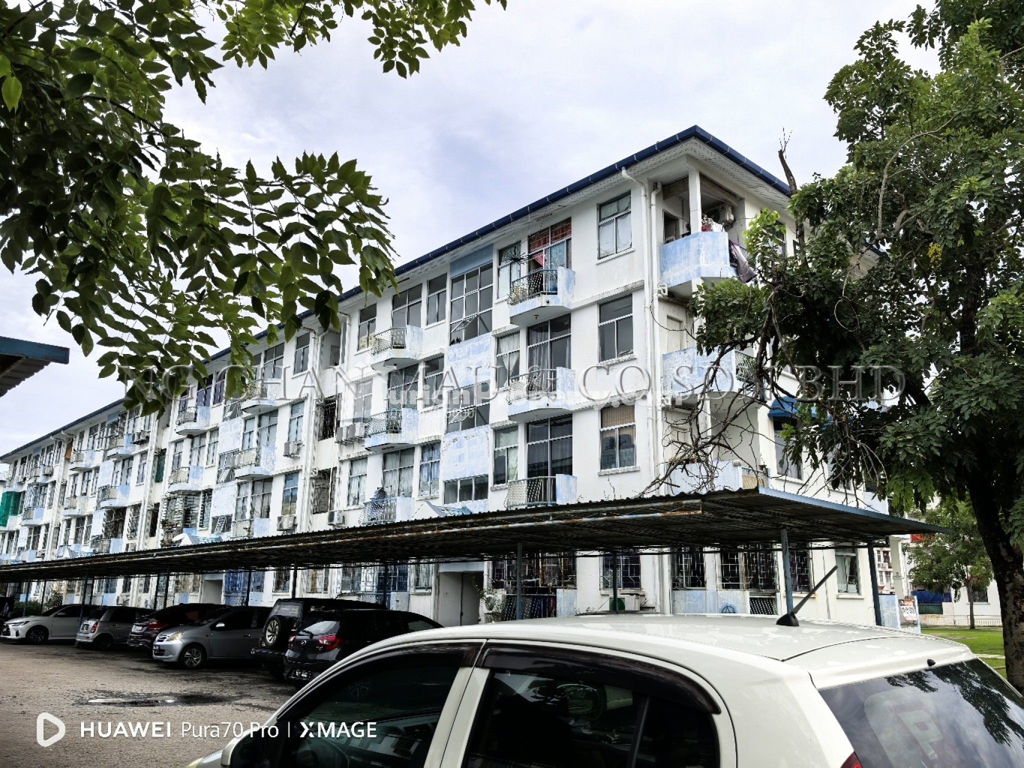 Apartment For Auction at Melinsung Summer Bay Resort Apartment