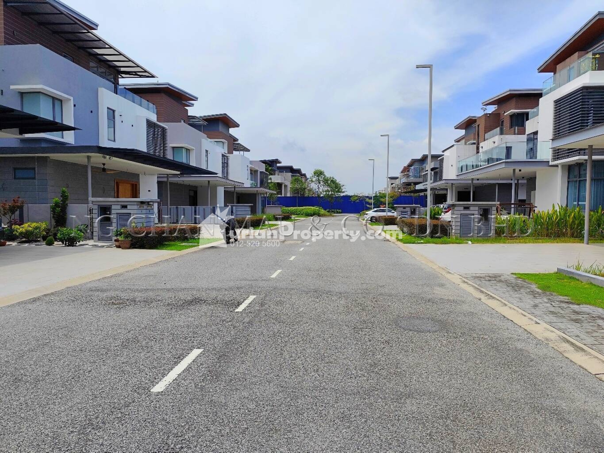 Bungalow House For Auction at Kota Kemuning