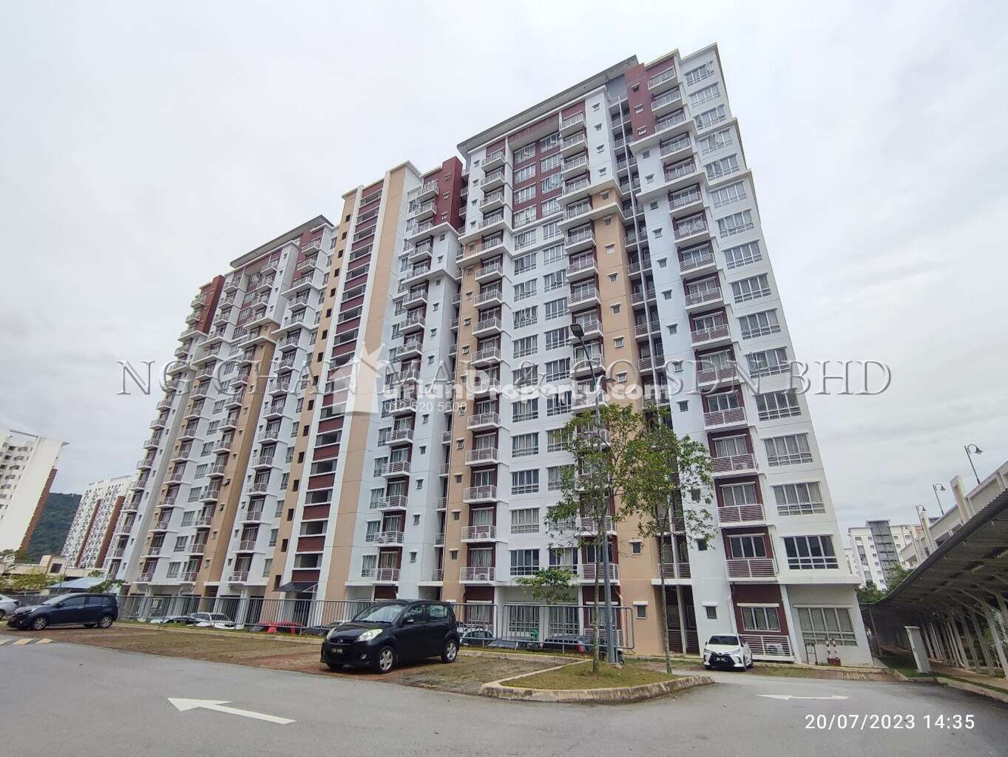 Apartment For Auction at De Kiara Apartment