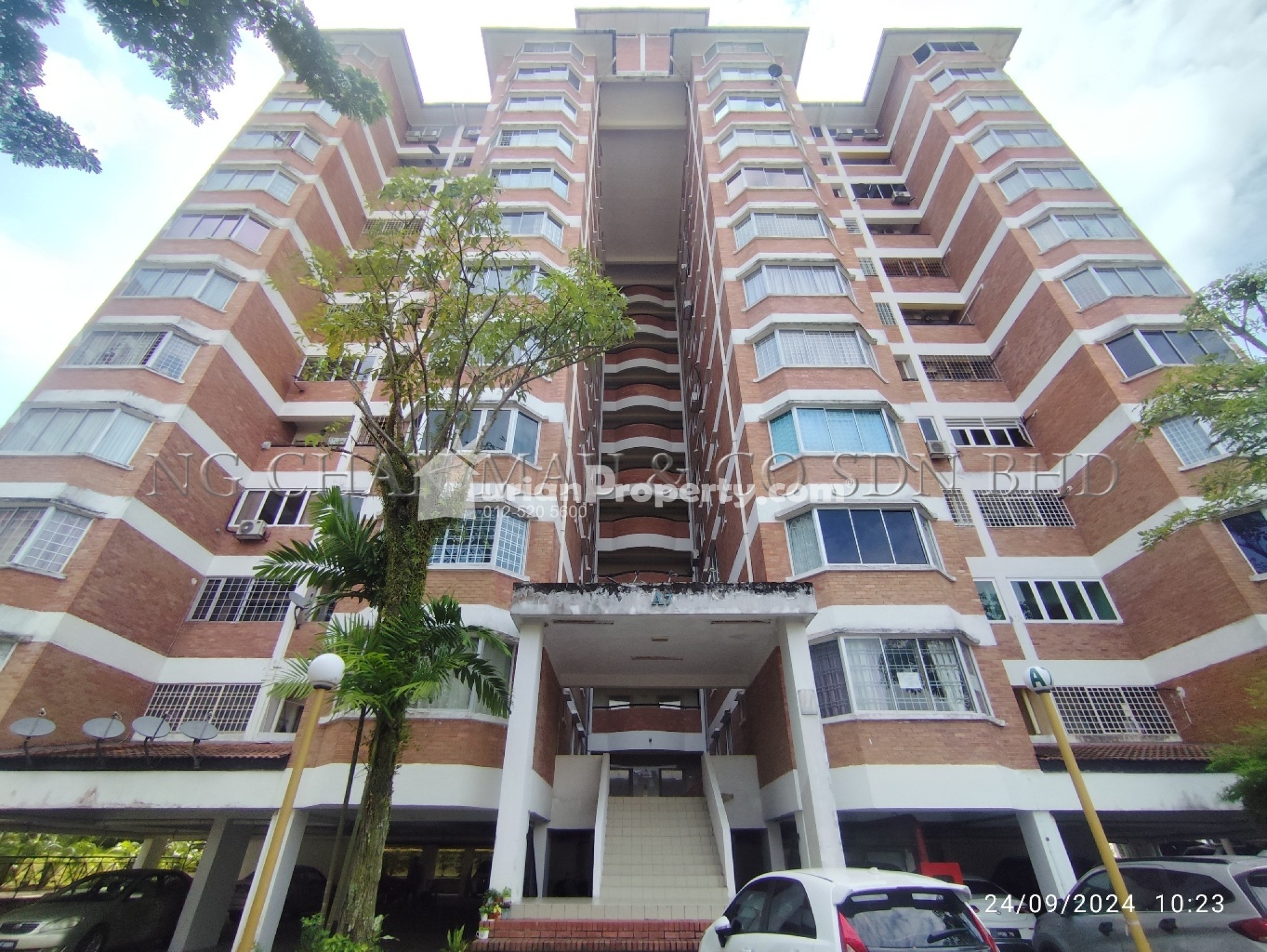 Condo For Auction at Green Acre Park