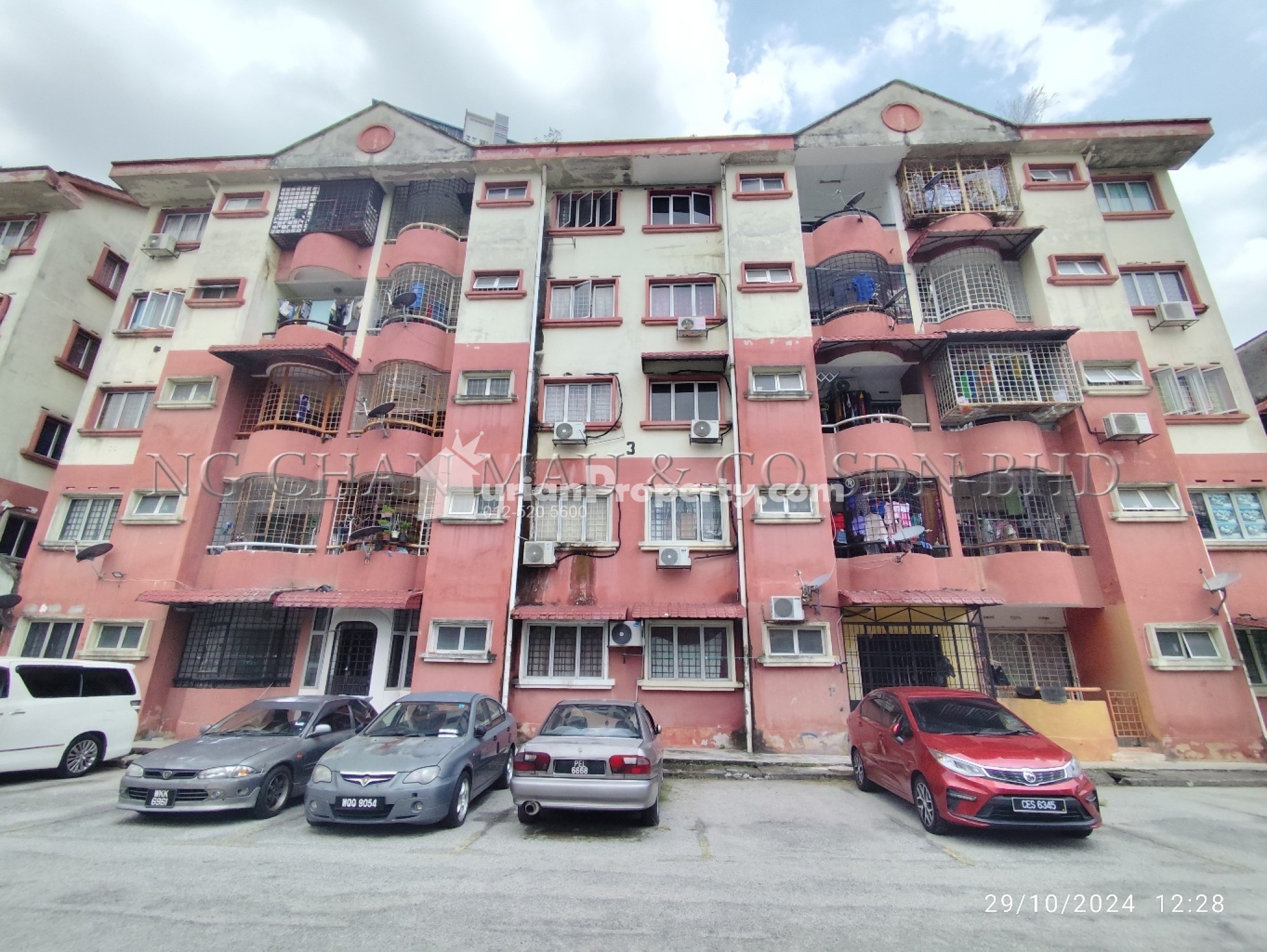 Apartment For Auction at Kekwa Apartment