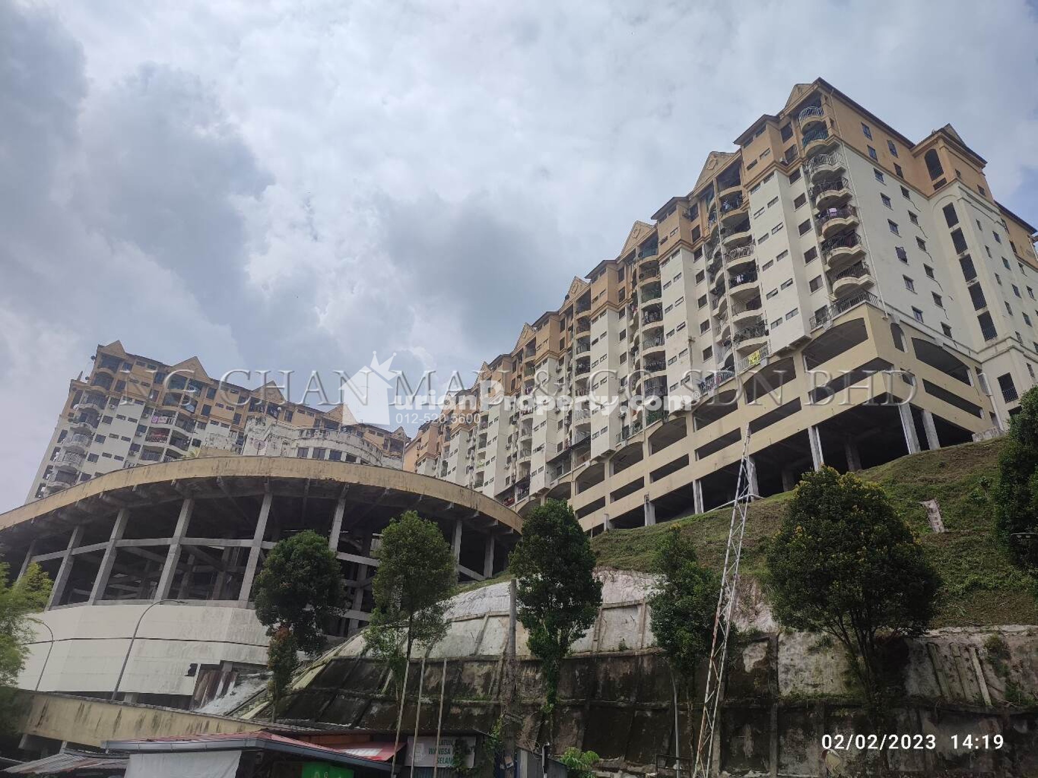 Apartment For Auction at Ixora Apartment