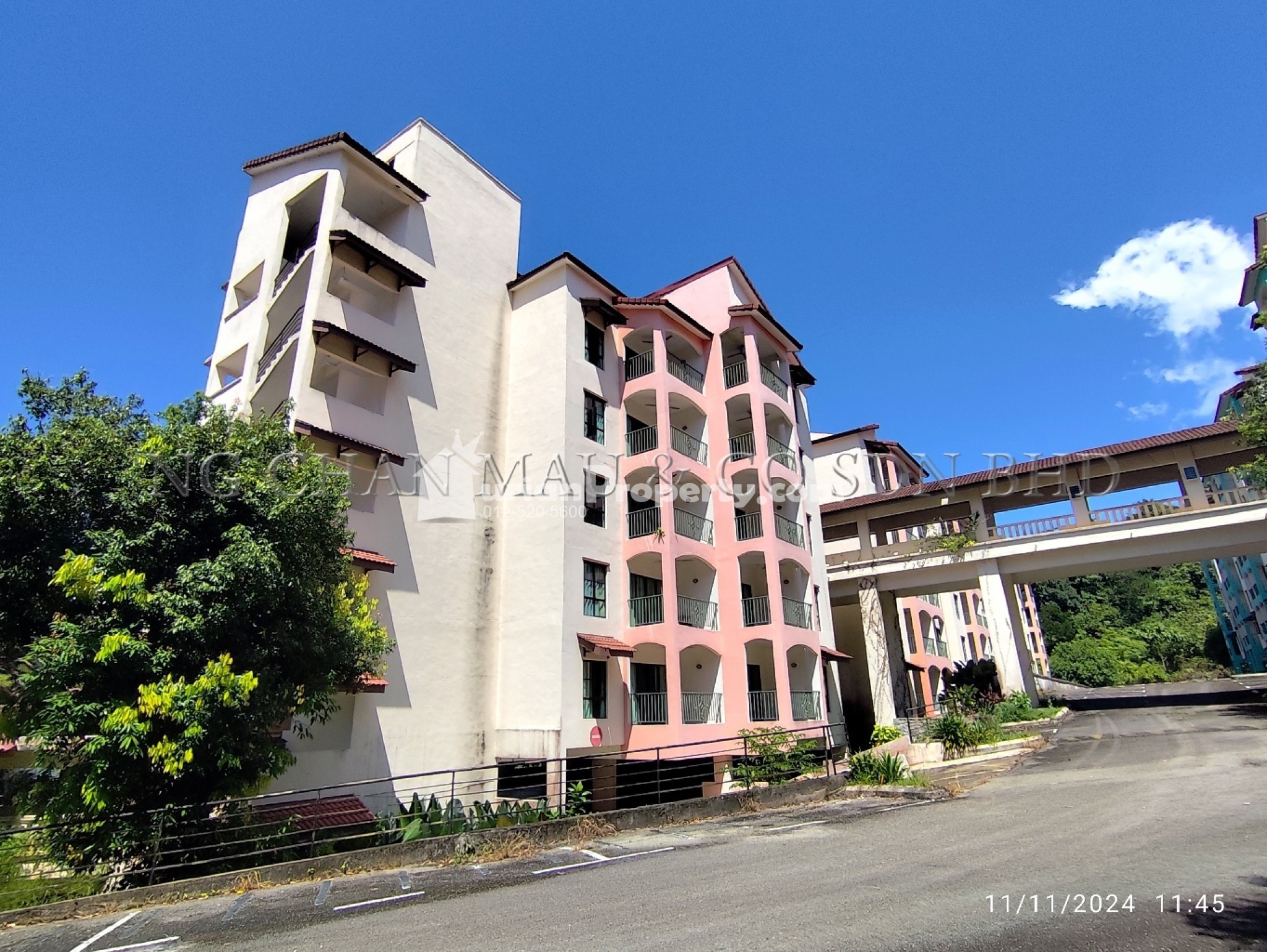 Apartment For Auction at Caribbean Bay Resort