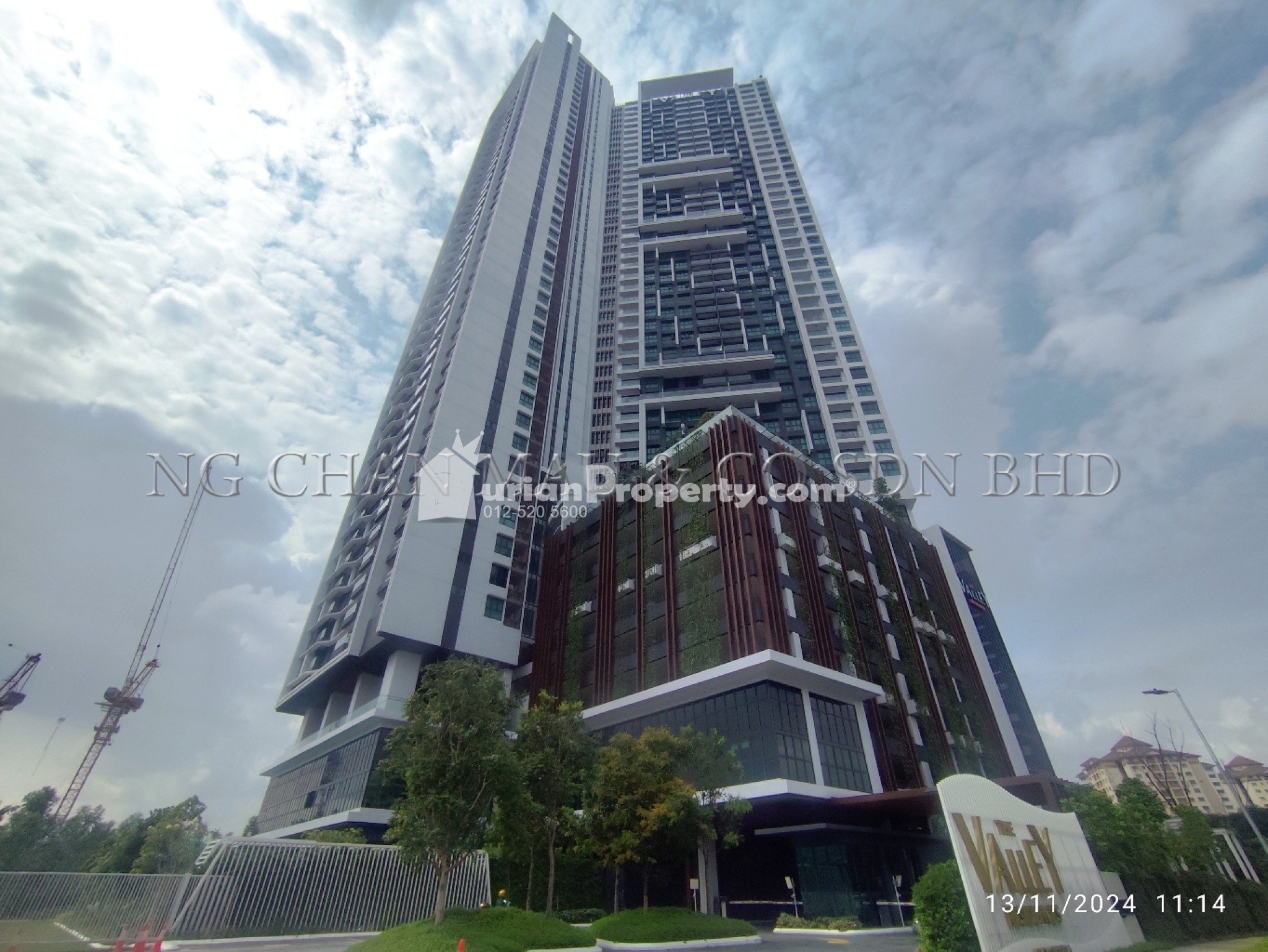 Apartment For Auction at The Valley Residence