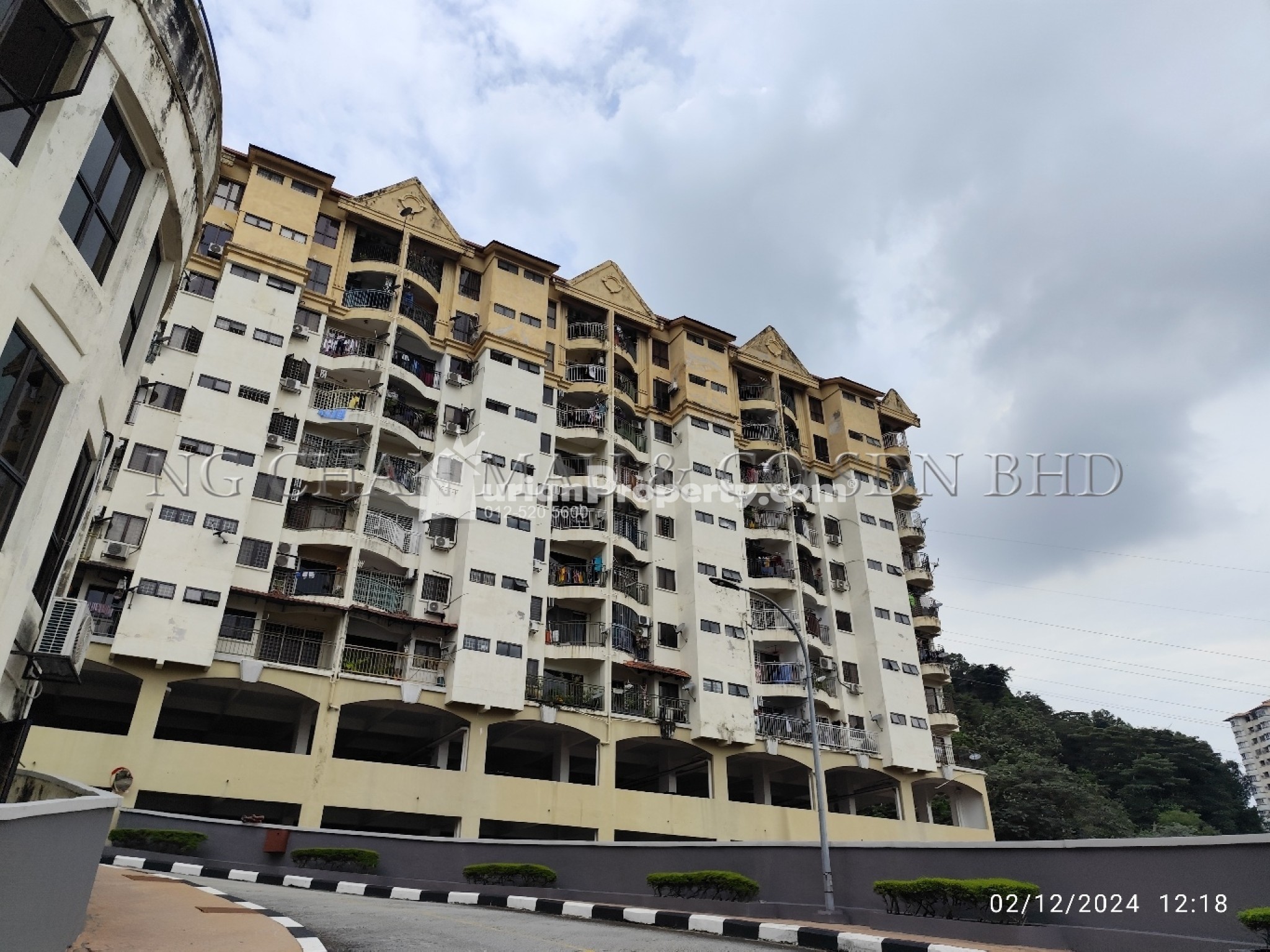 Apartment For Auction at Ixora Apartment