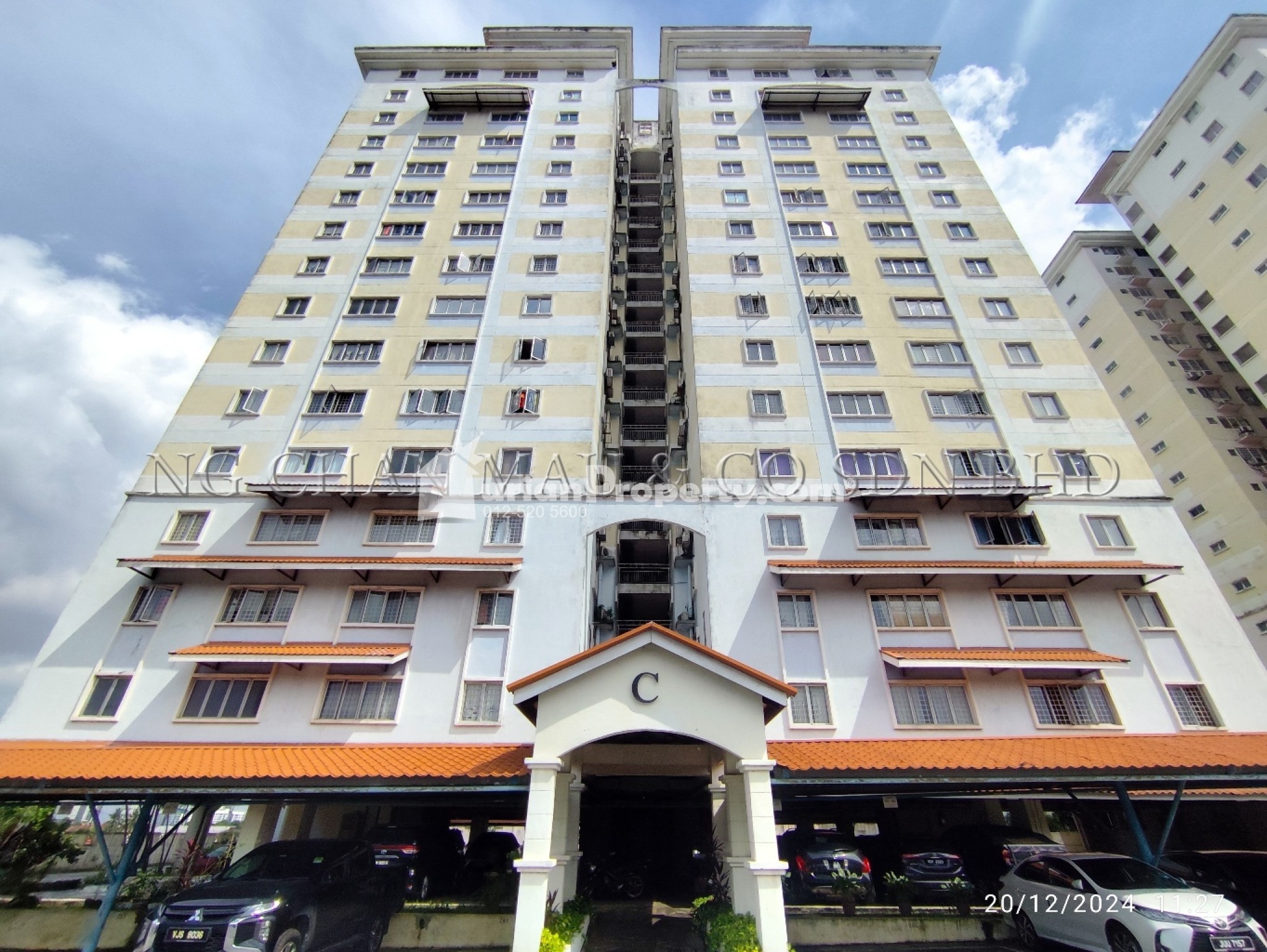 Apartment For Auction at Vista Prima