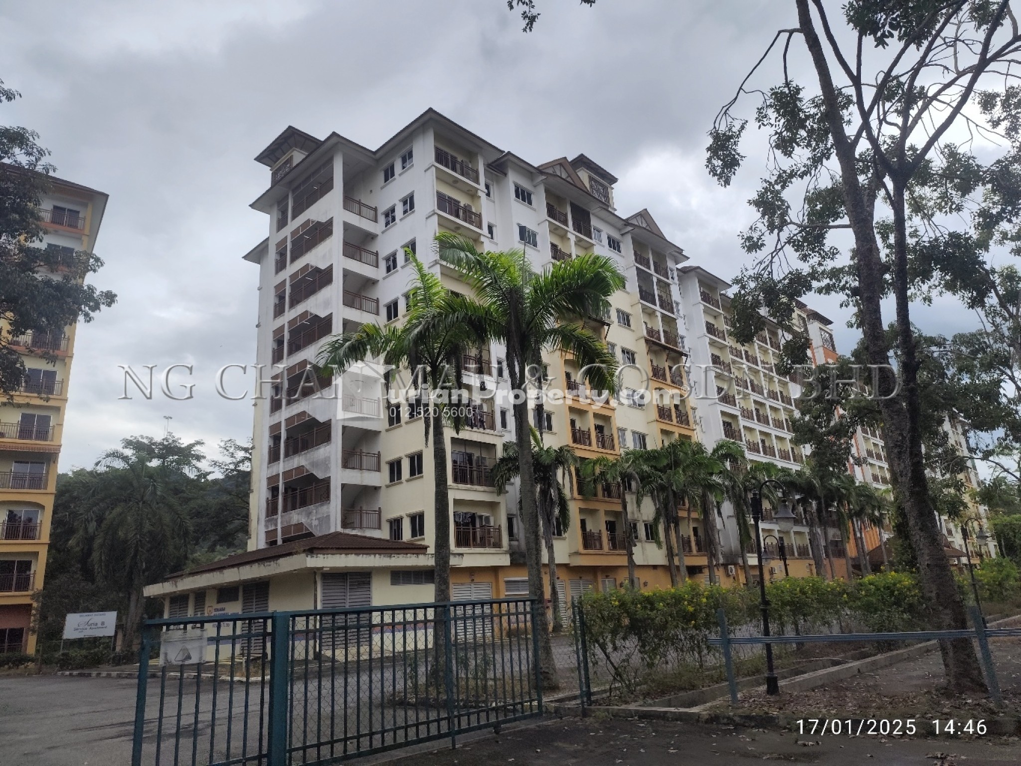 Apartment For Auction at Bukit Merah Laketown