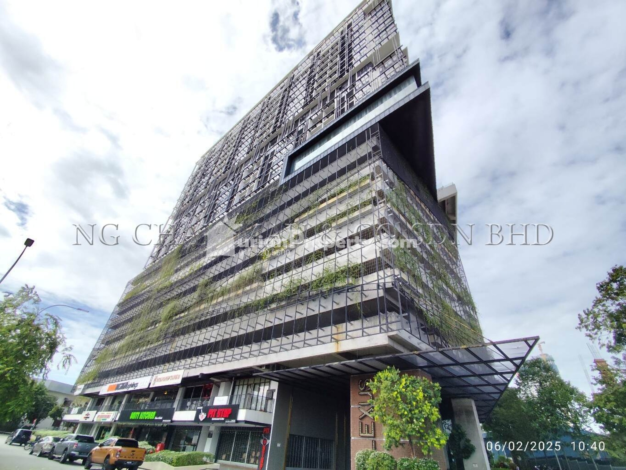 Apartment For Auction at FleXus Signature Suite