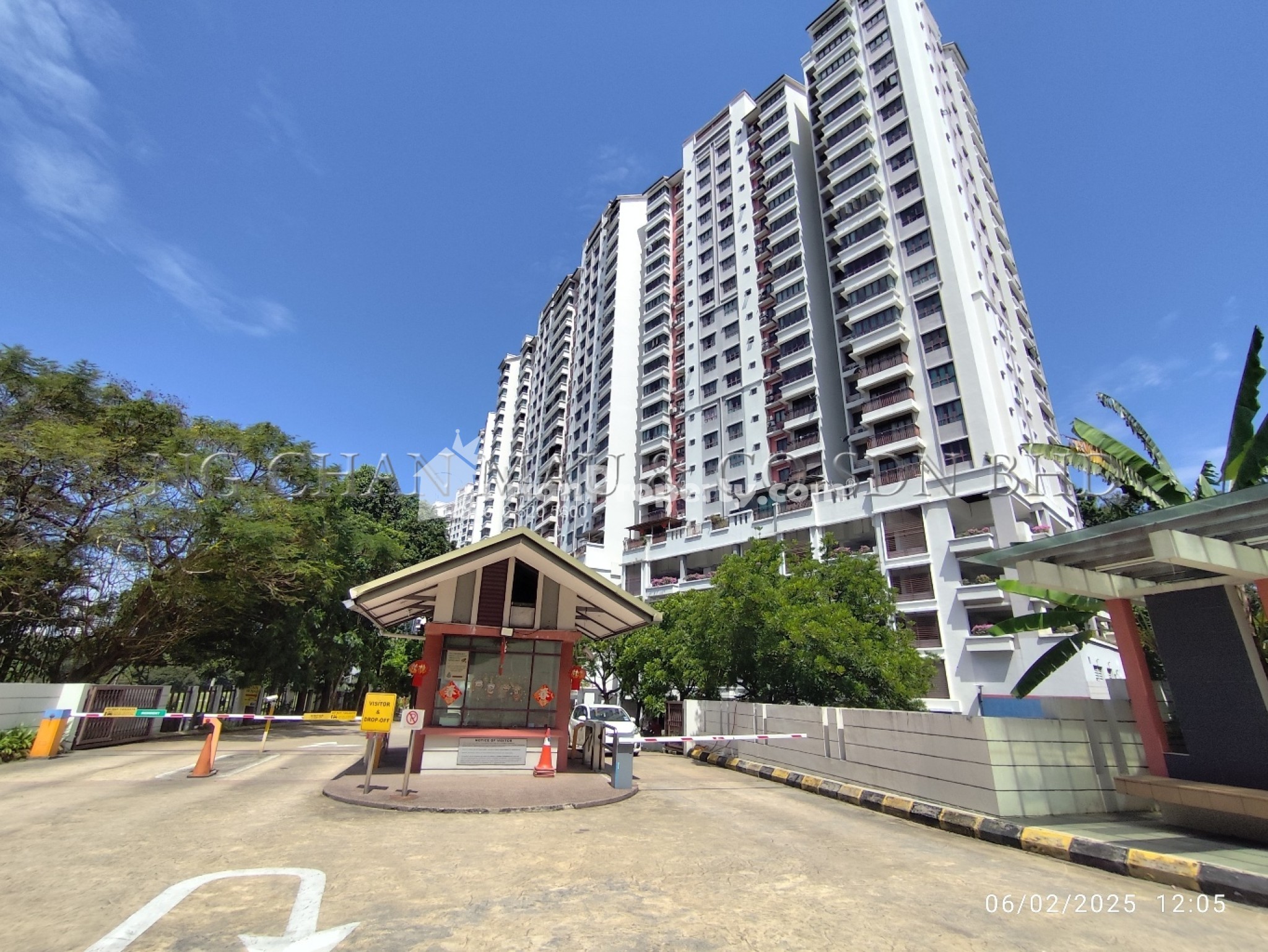 Condo For Auction at Savanna Condominium