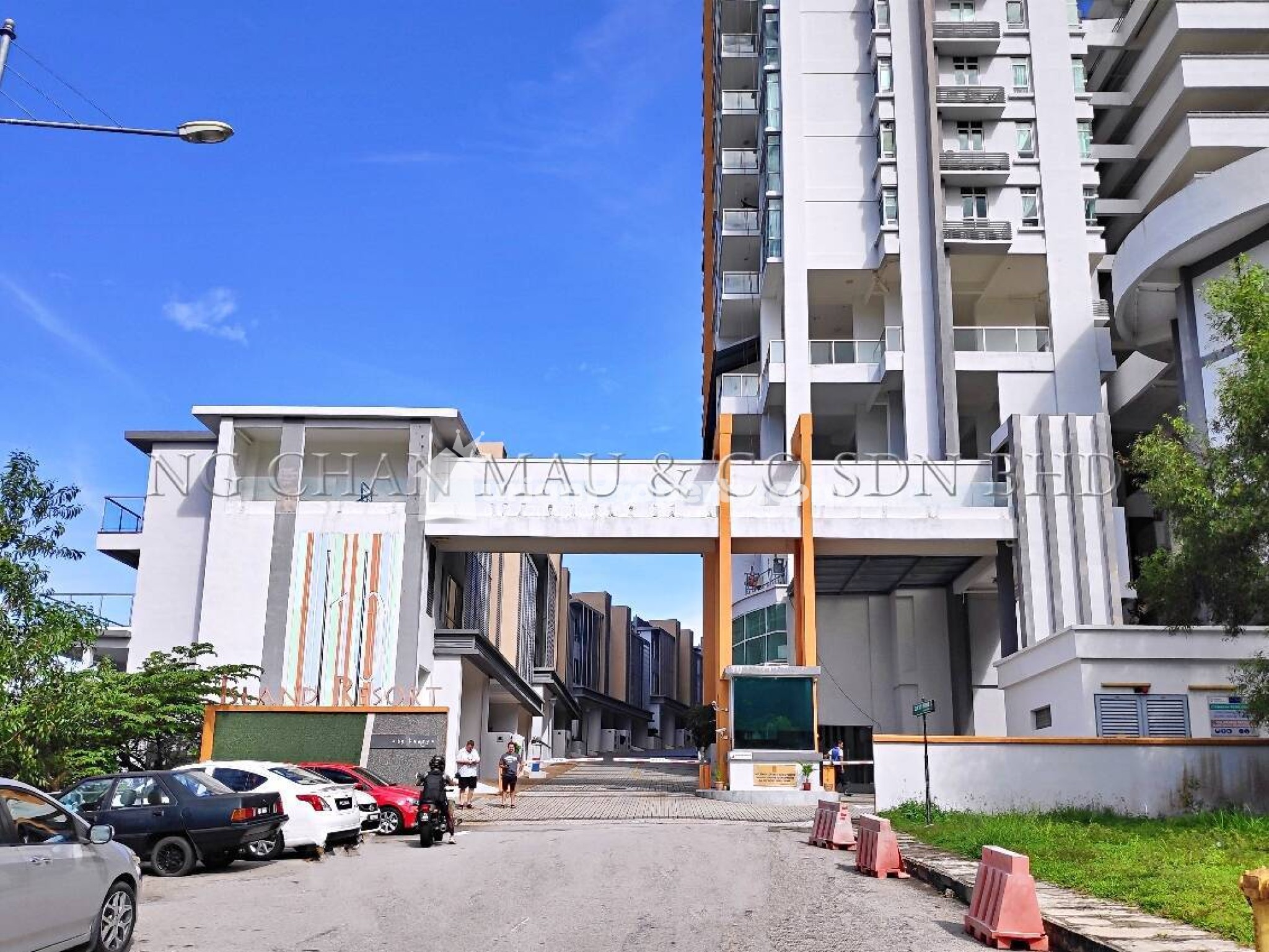 Condo For Auction at Island Resort