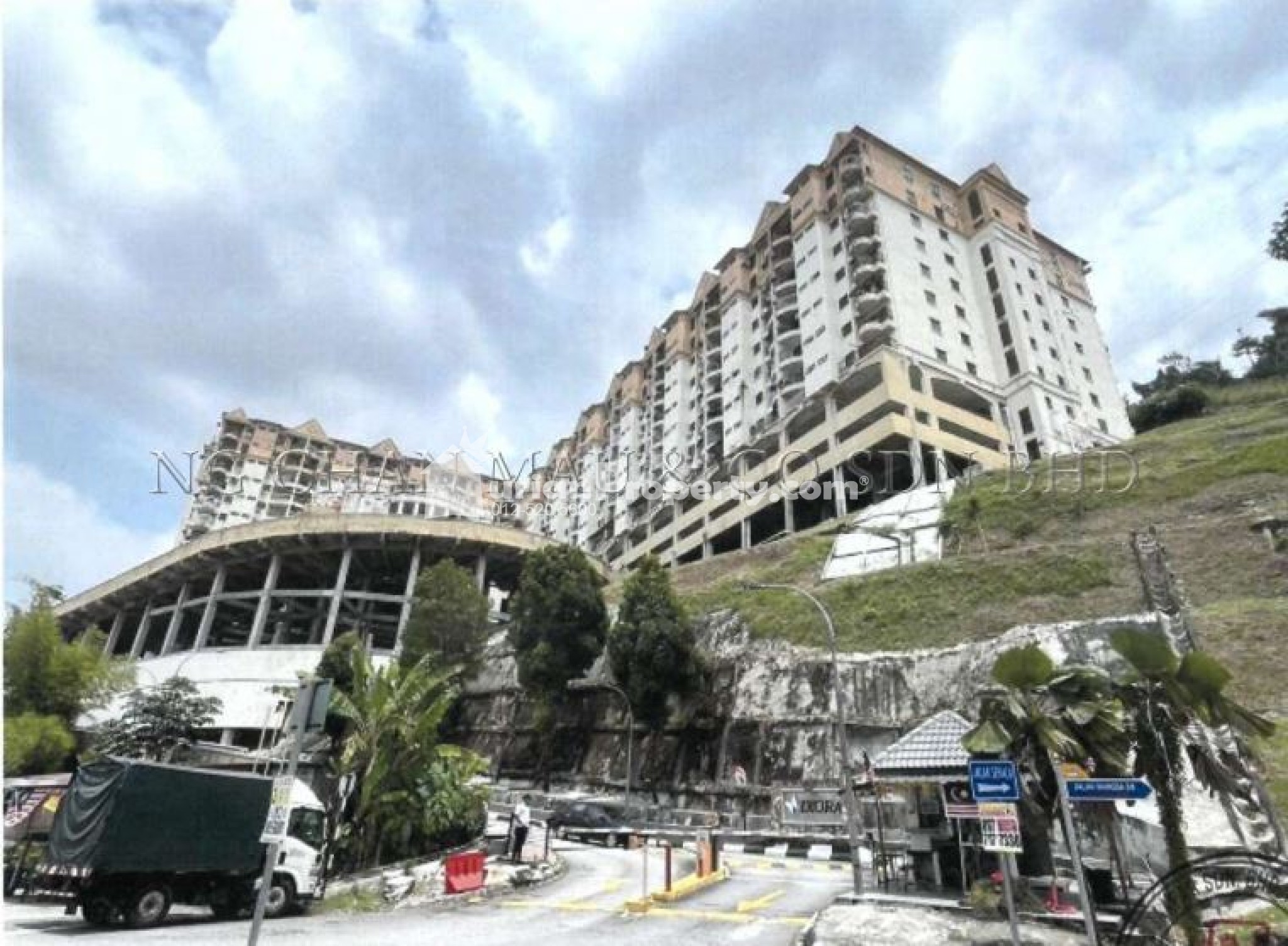 Apartment For Auction at Ixora Apartment