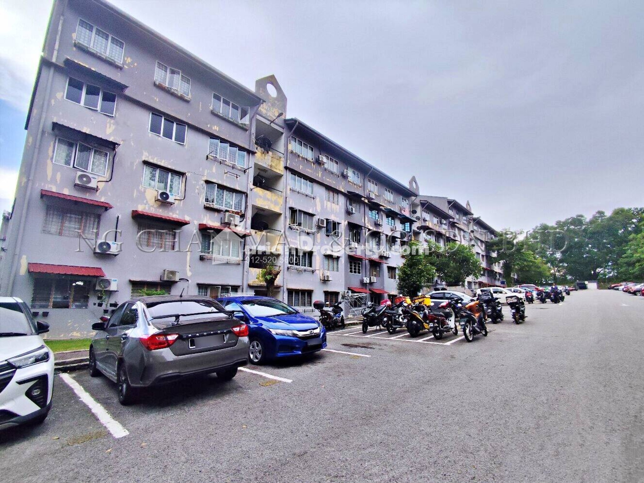 Apartment For Auction at Putra Permai Type C