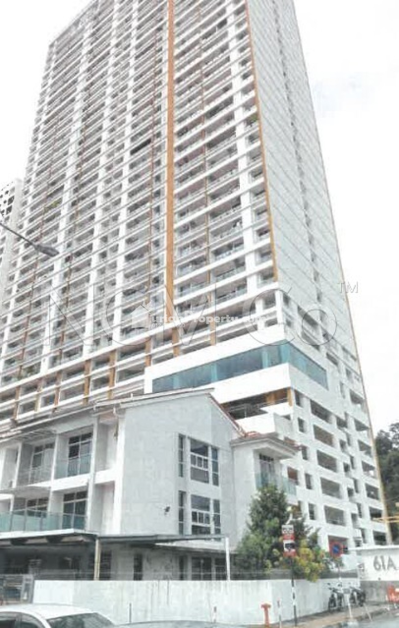 Condo For Auction at Shineville Park