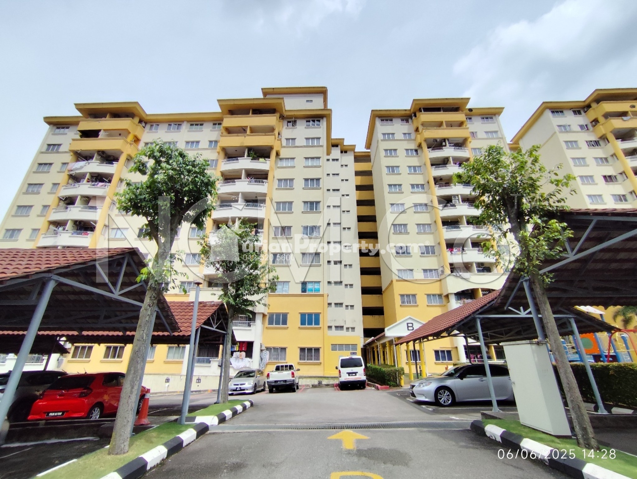 Apartment For Auction at Damansara Sutera