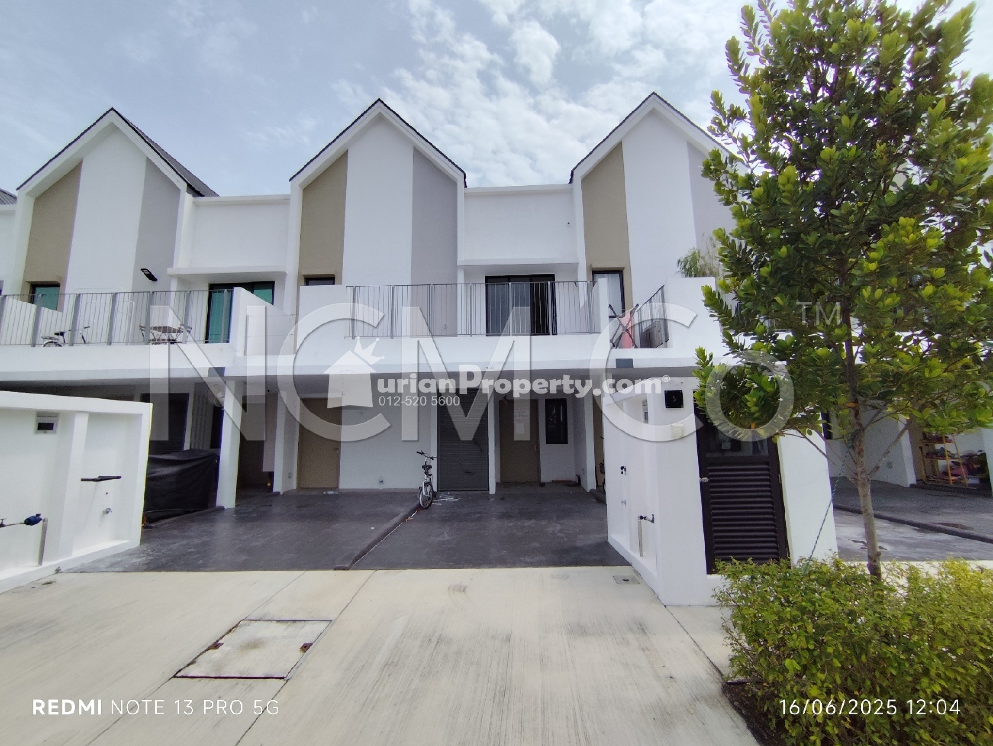 Terrace House For Auction at Casa Bayu Apartment