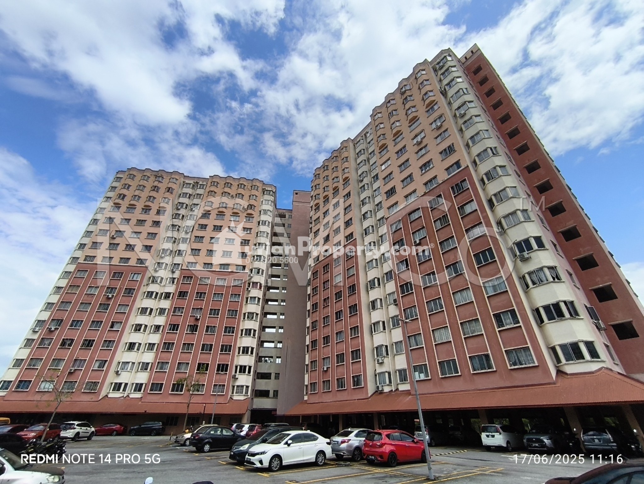 Apartment For Auction at Desaminium Flora