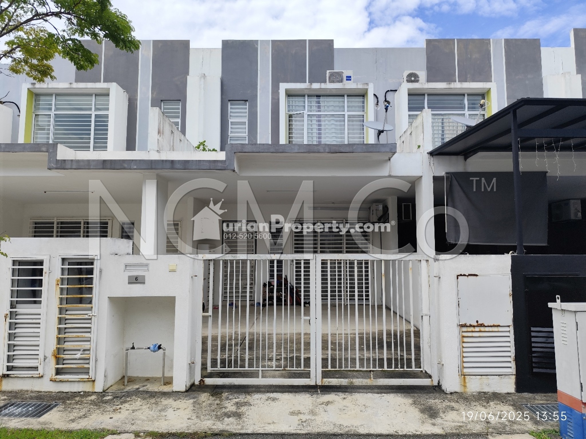 Terrace House For Auction at Acacia Park