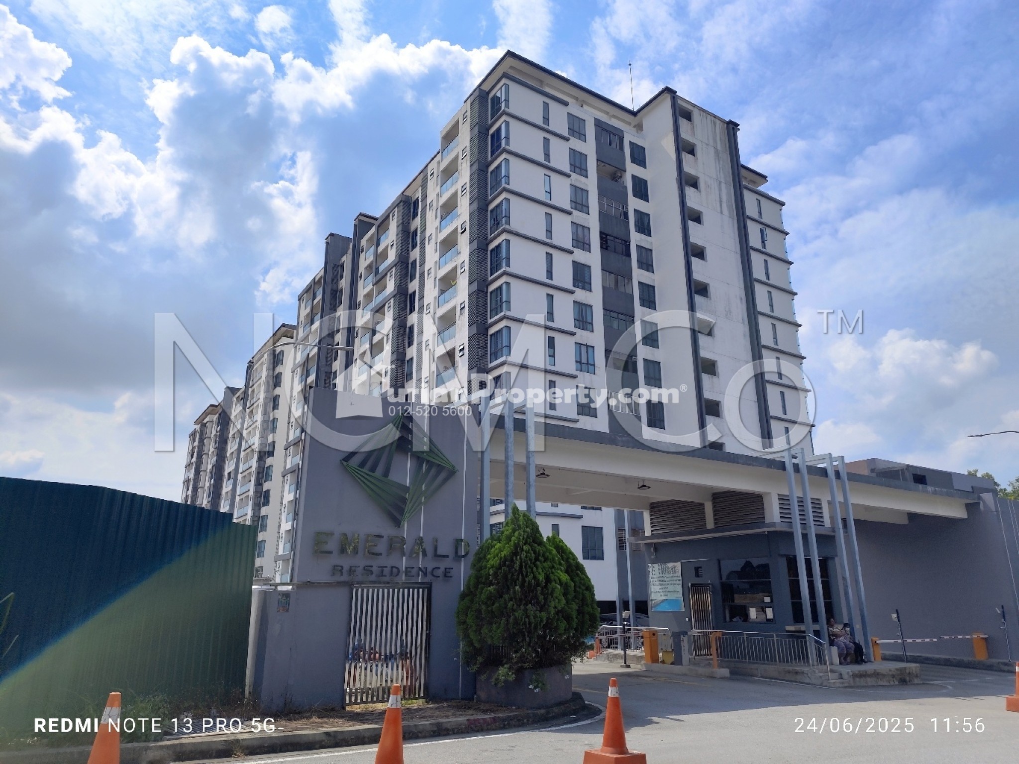 Condo For Auction at Emerald Residence