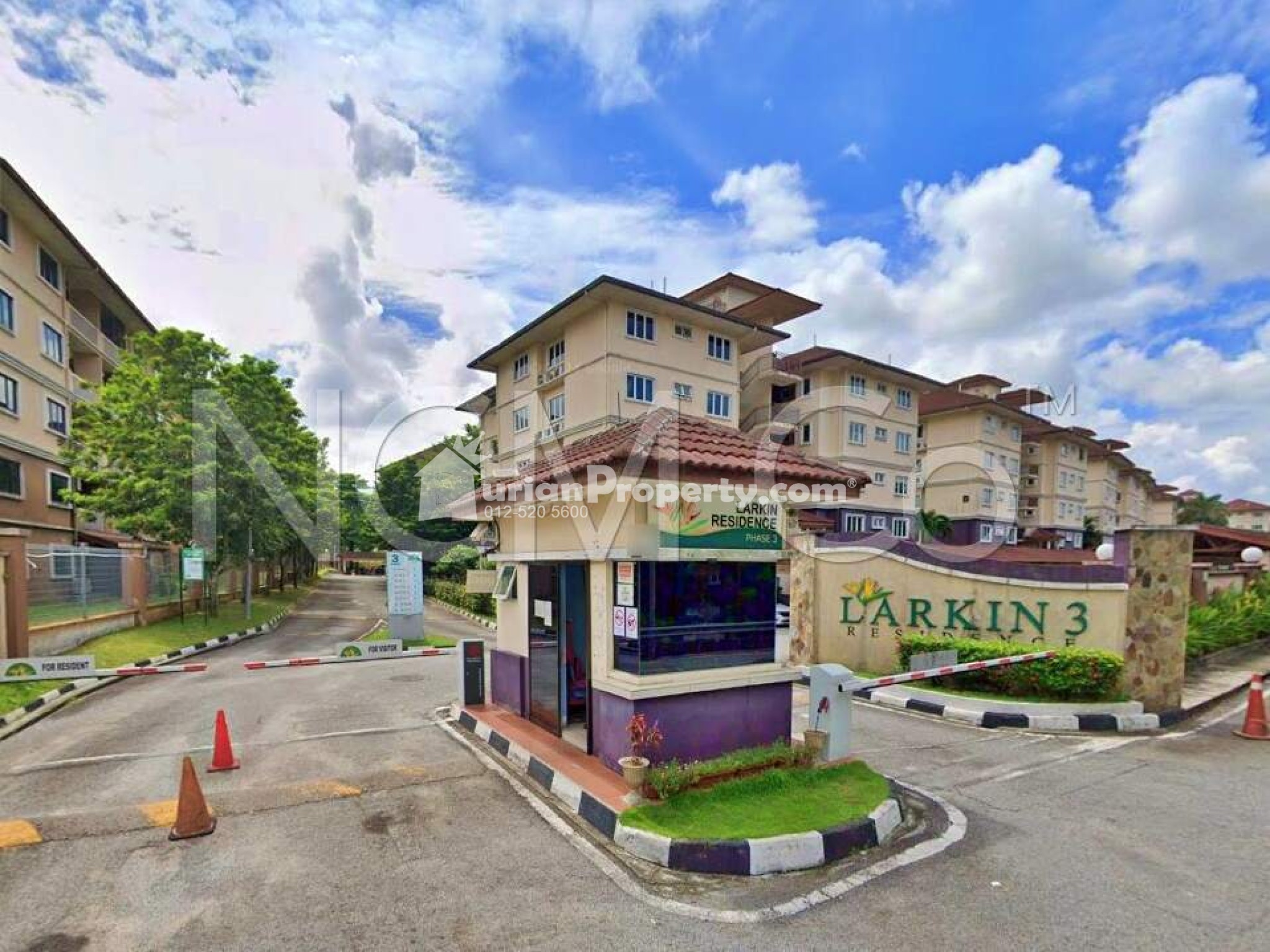 Apartment For Auction at Larkin Residence