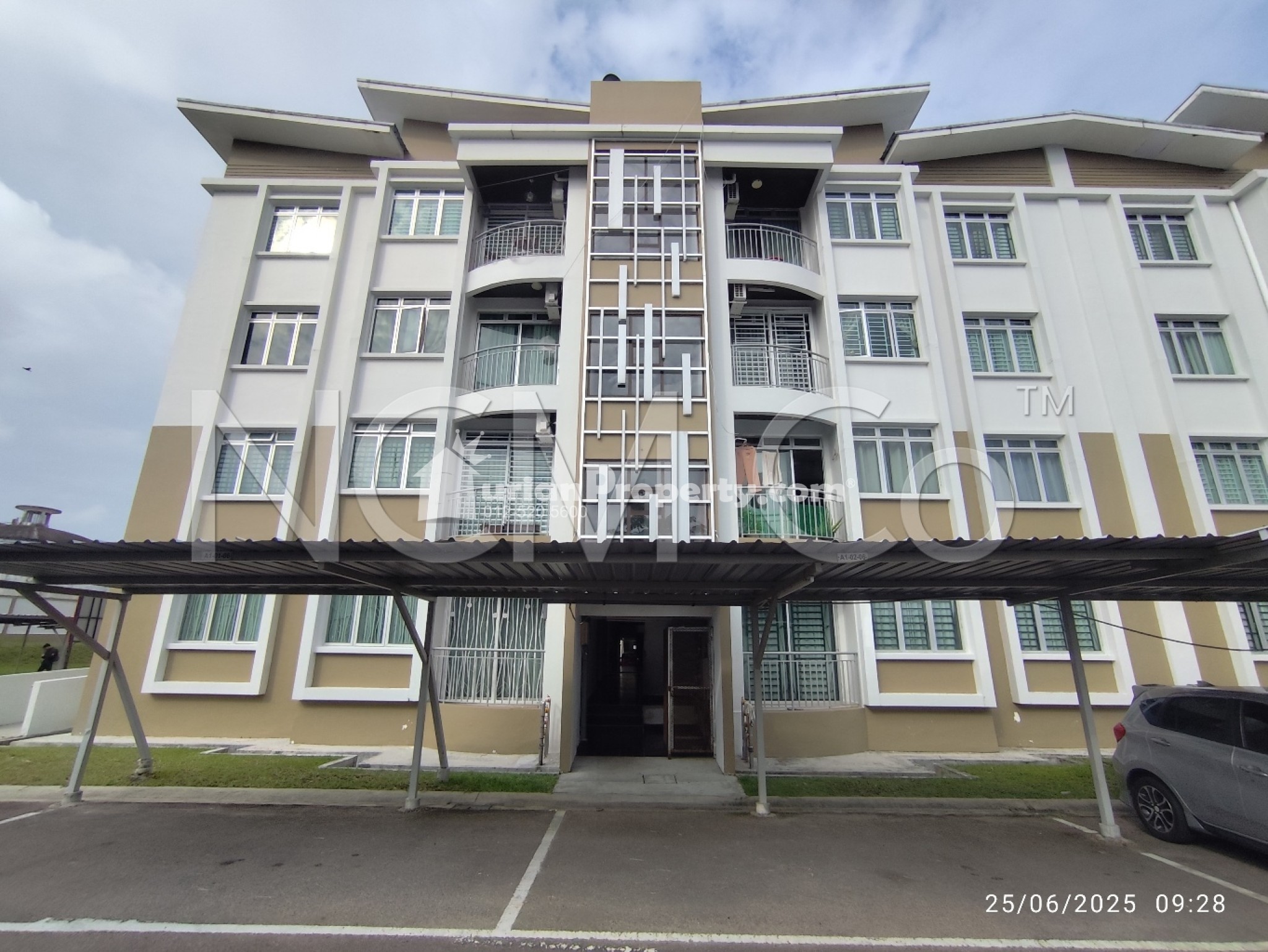 Apartment For Auction at The Pines Residence