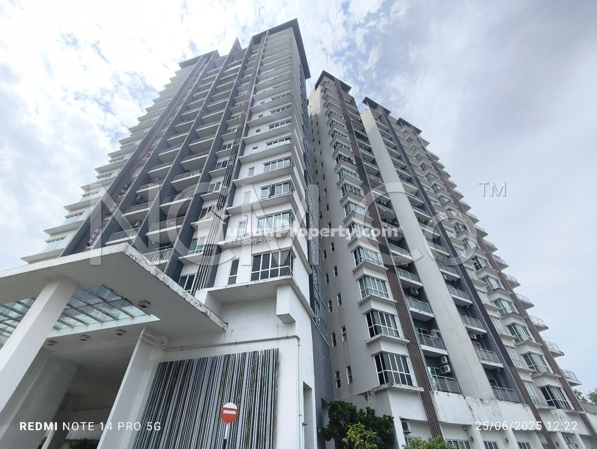 Condo For Auction at The iResidence