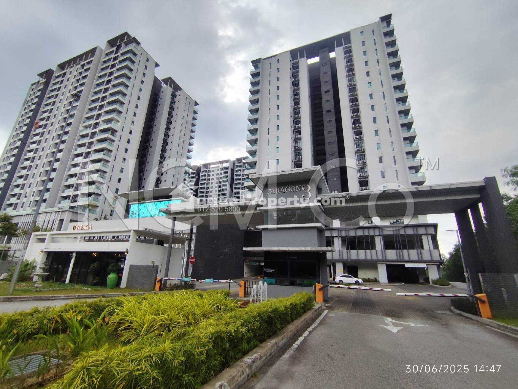 Condo For Auction at Paragon 3