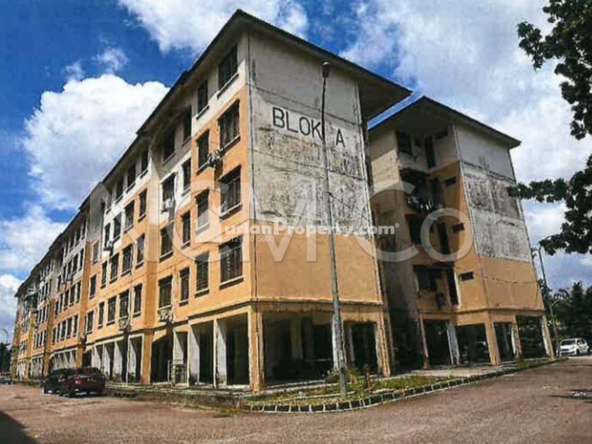 Flat For Auction at Taman Sri Pulai Perdana 1