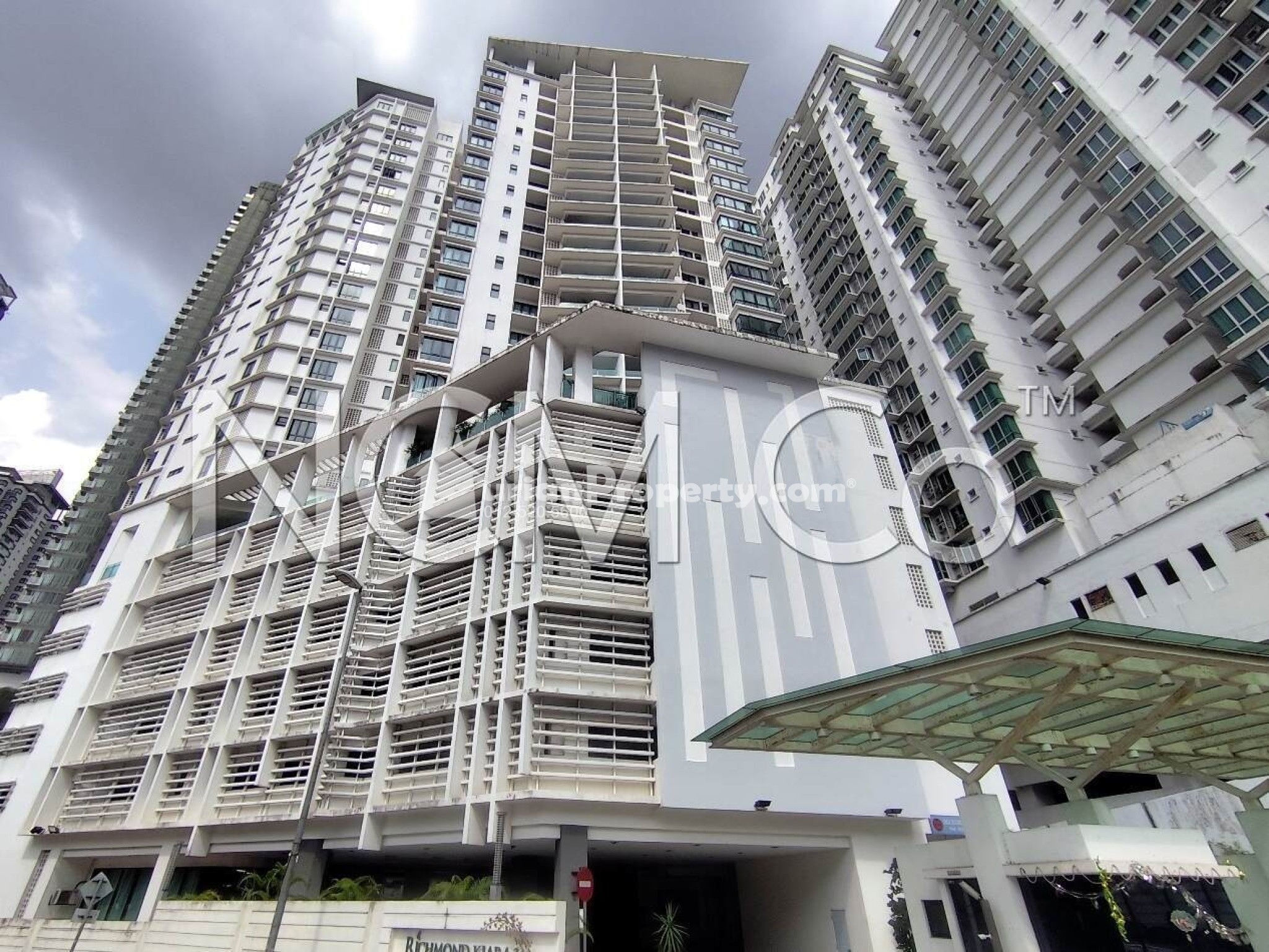 Condo For Auction at Richmond