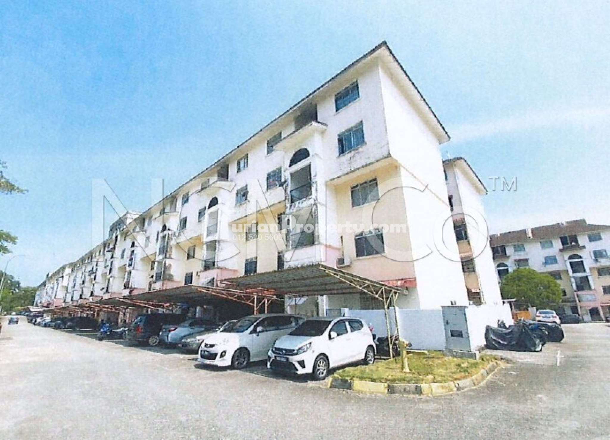 Terrace House For Auction at Sri Awana Townhouse