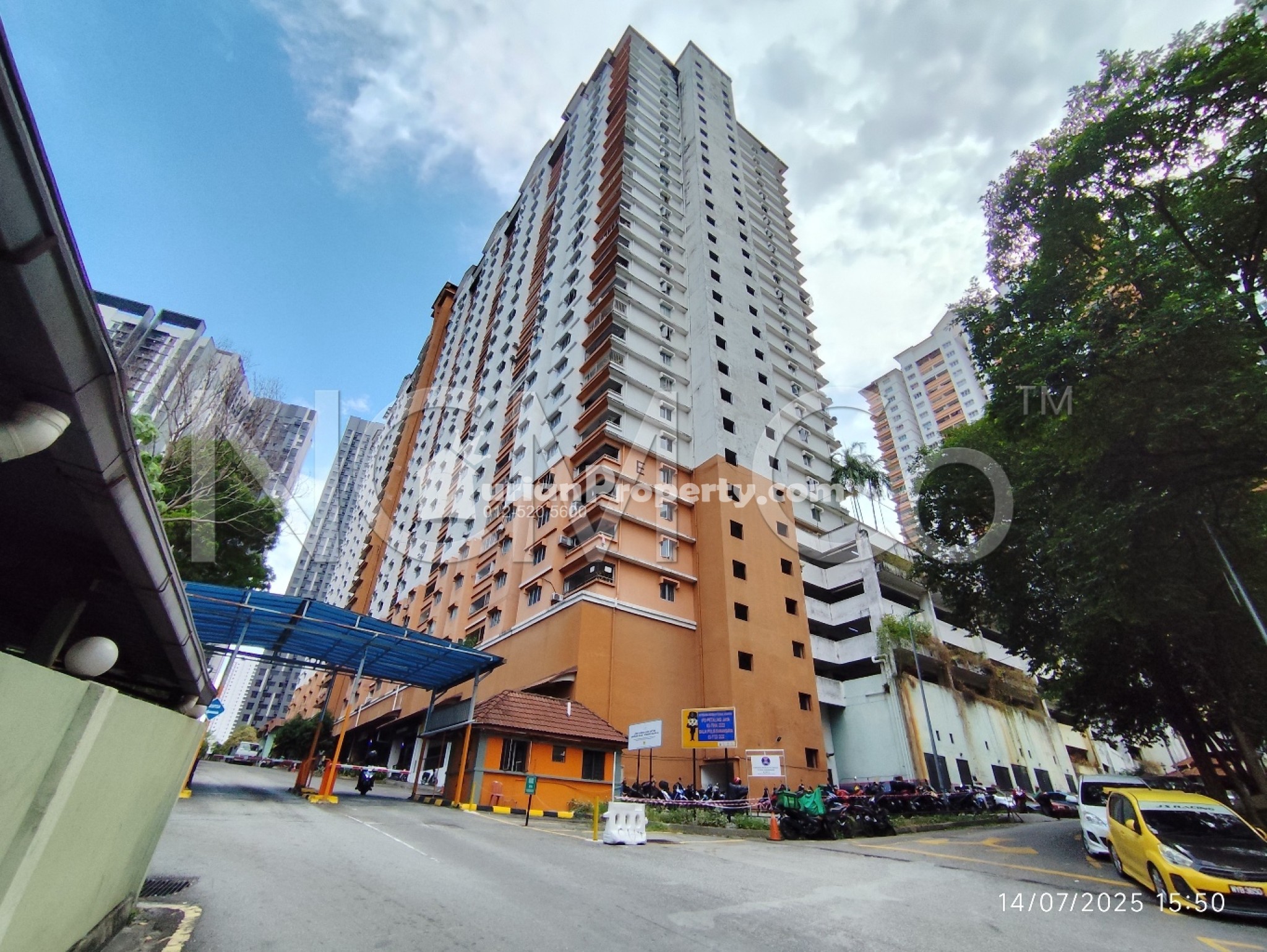 Apartment For Auction at Flora Damansara Apartment
