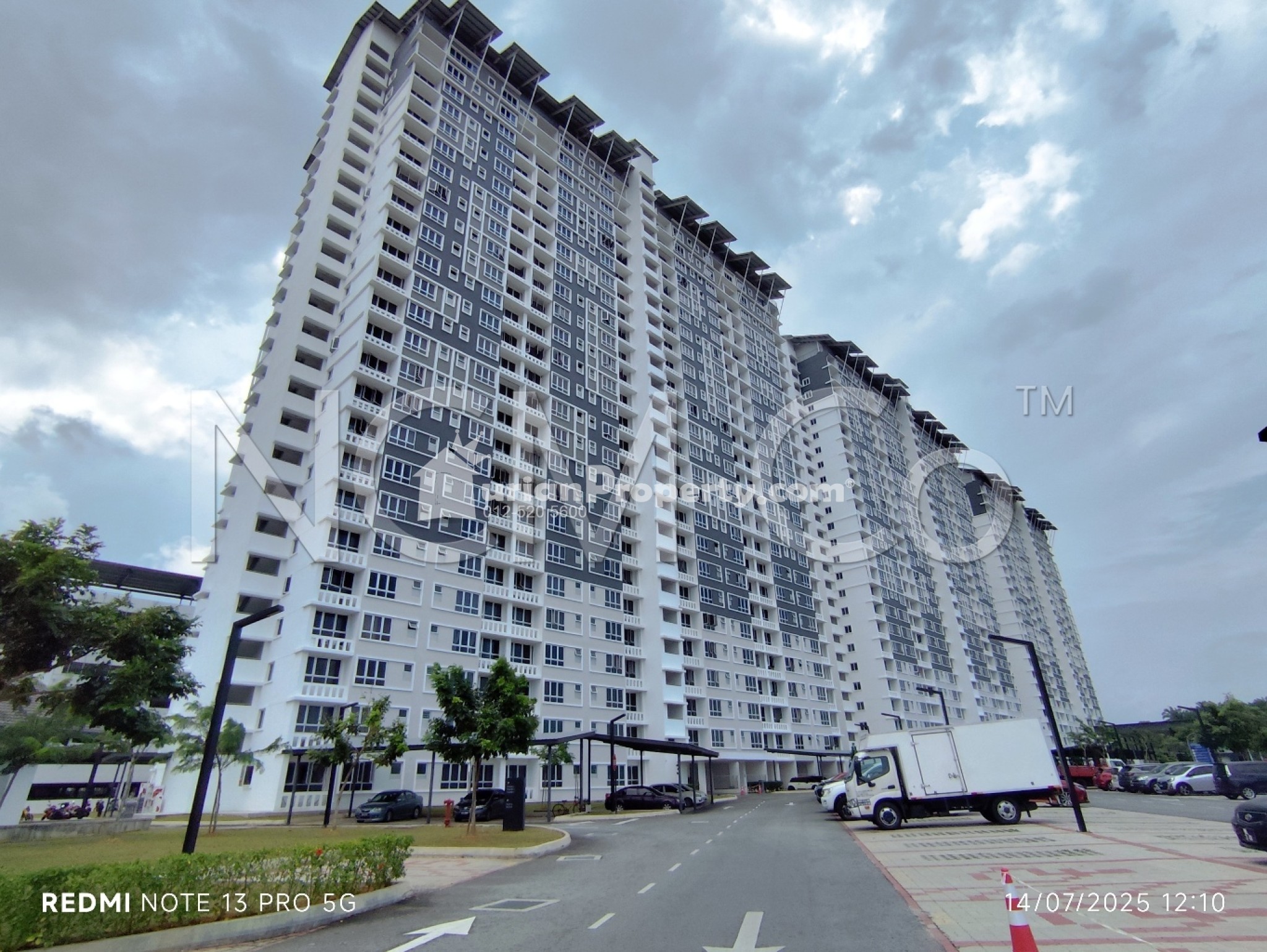 Apartment For Auction at Aspire Residence