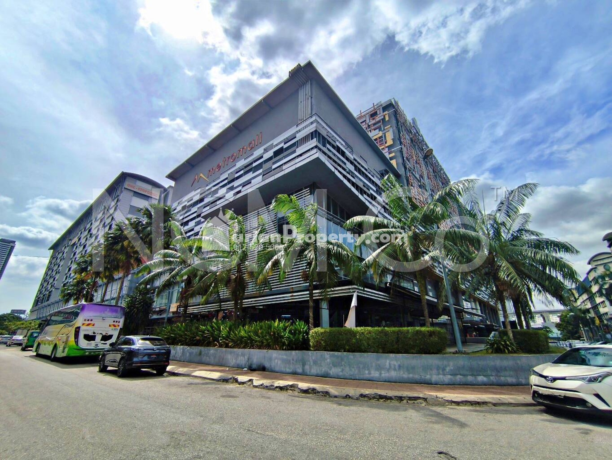 Retail Space For Auction at Metro Mall