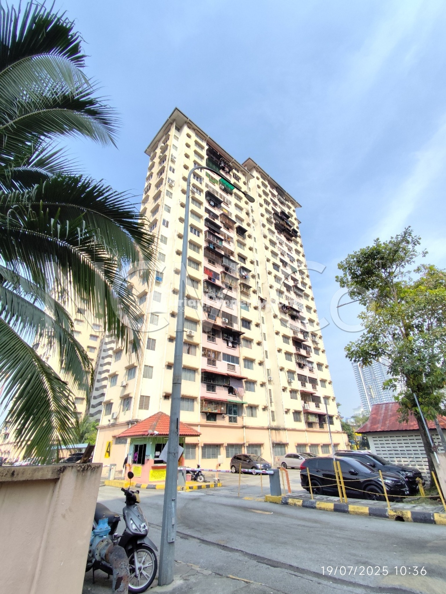 Apartment For Auction at Jasmin Apartment