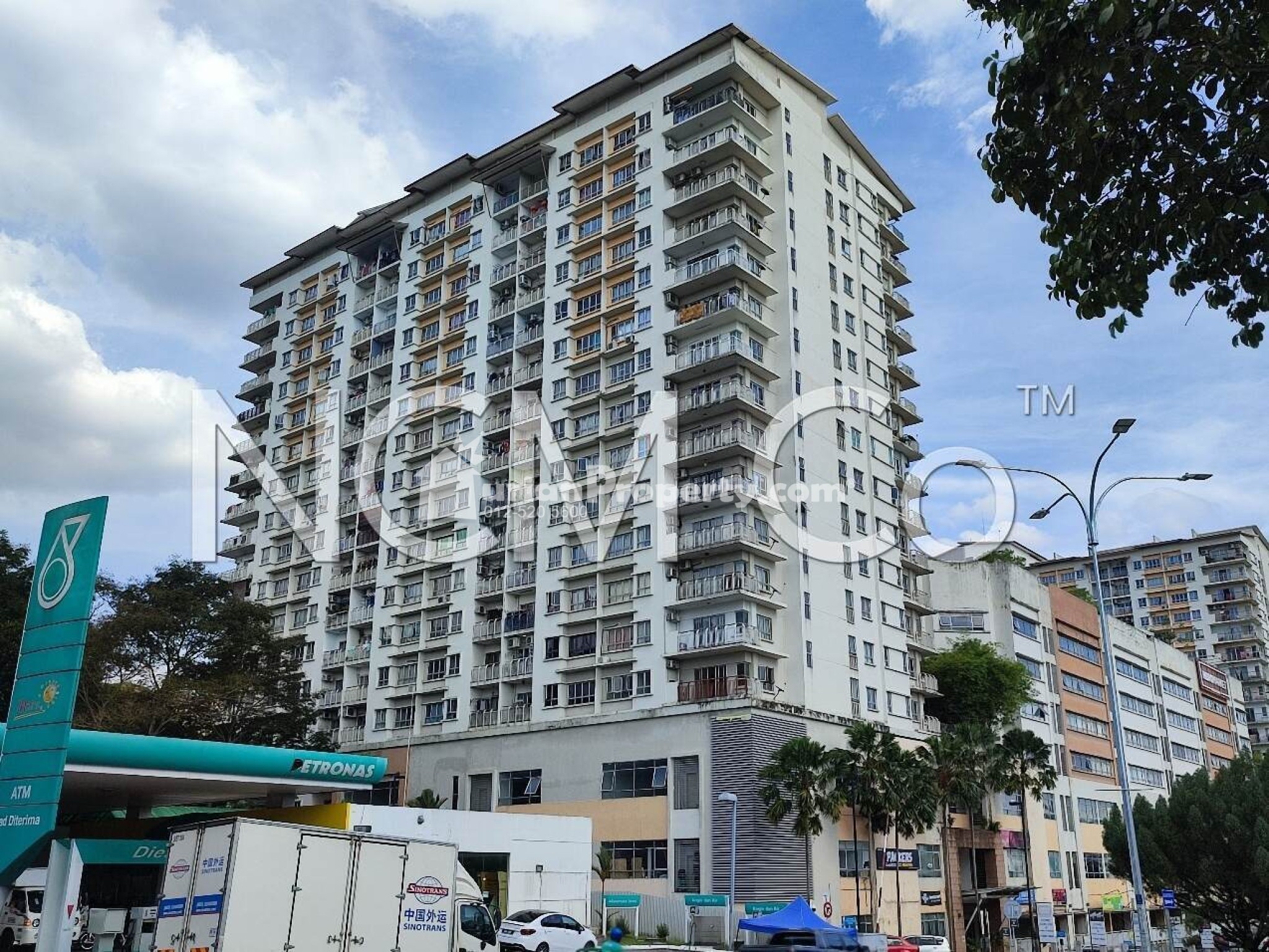 Condo For Auction at Park Avenue