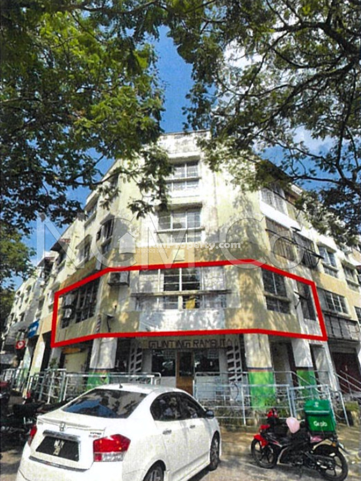 Shop For Auction at Plaza Suria