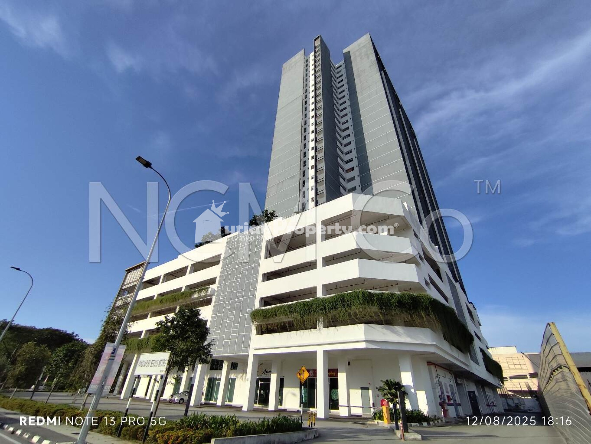 Shop For Auction at Metropol